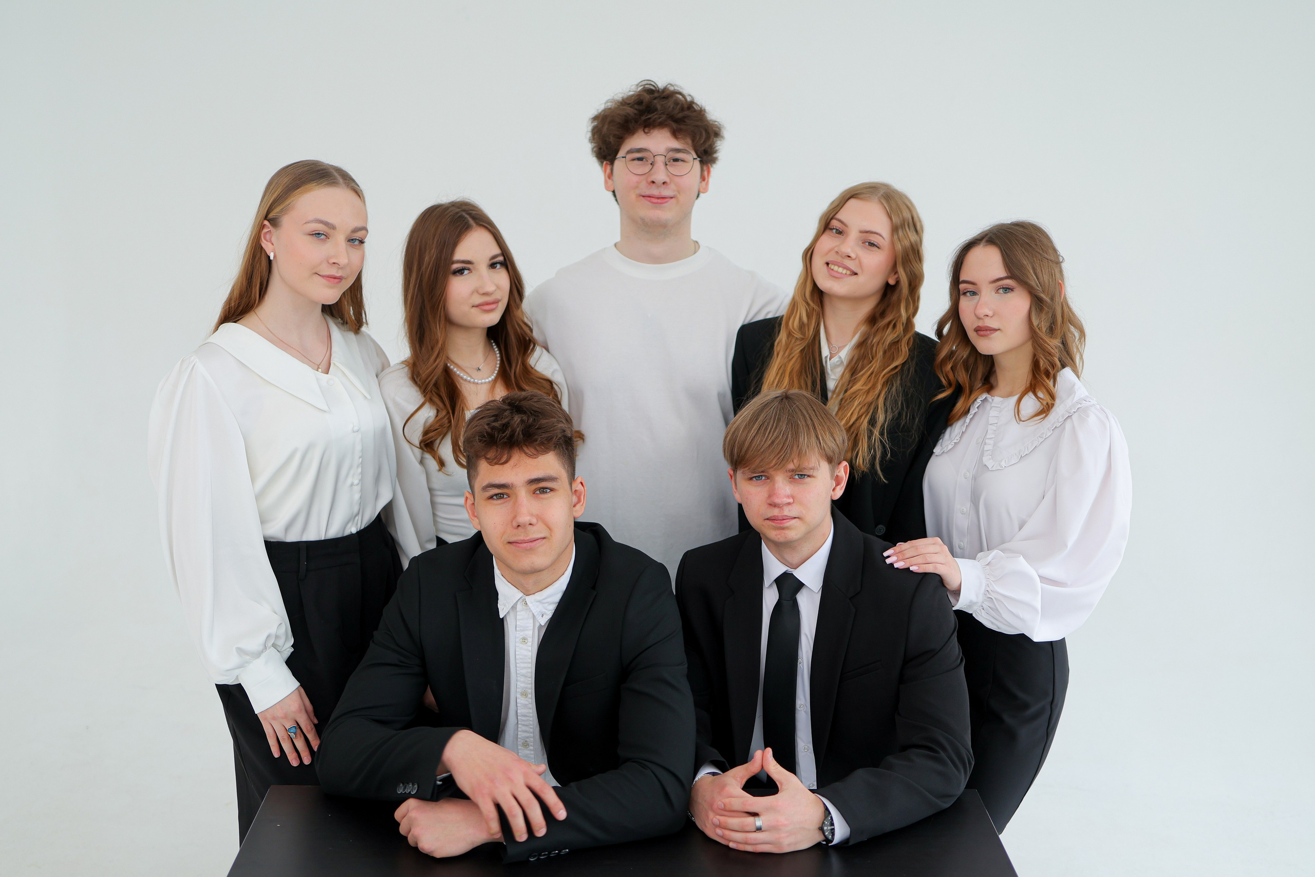 Циклорама 11 класс. Семейный фотограф Тюмень, фотограф на роды Салмина Мария