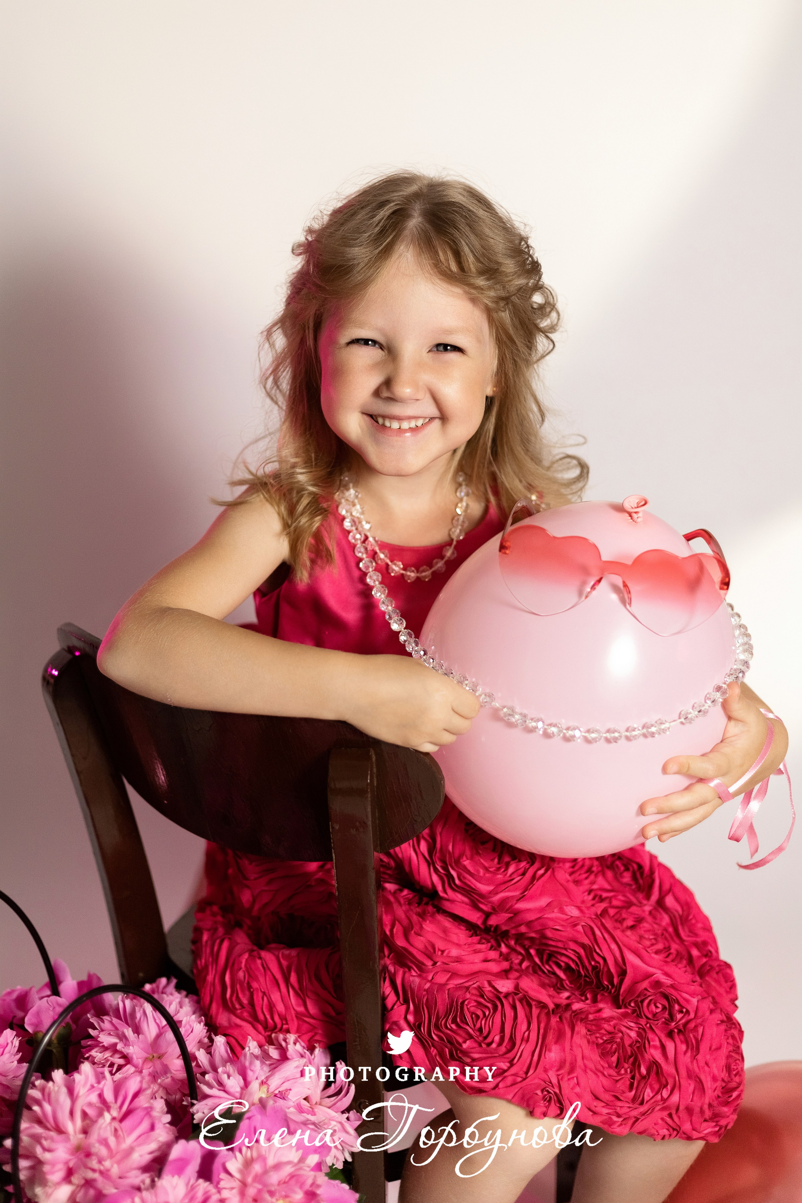 «Модница в розовом» В моей студии. Вероника и Александра. 2024. Фотограф Пермь. Свадьбы. Семья и дети, школа, д. сад. Фотокниги