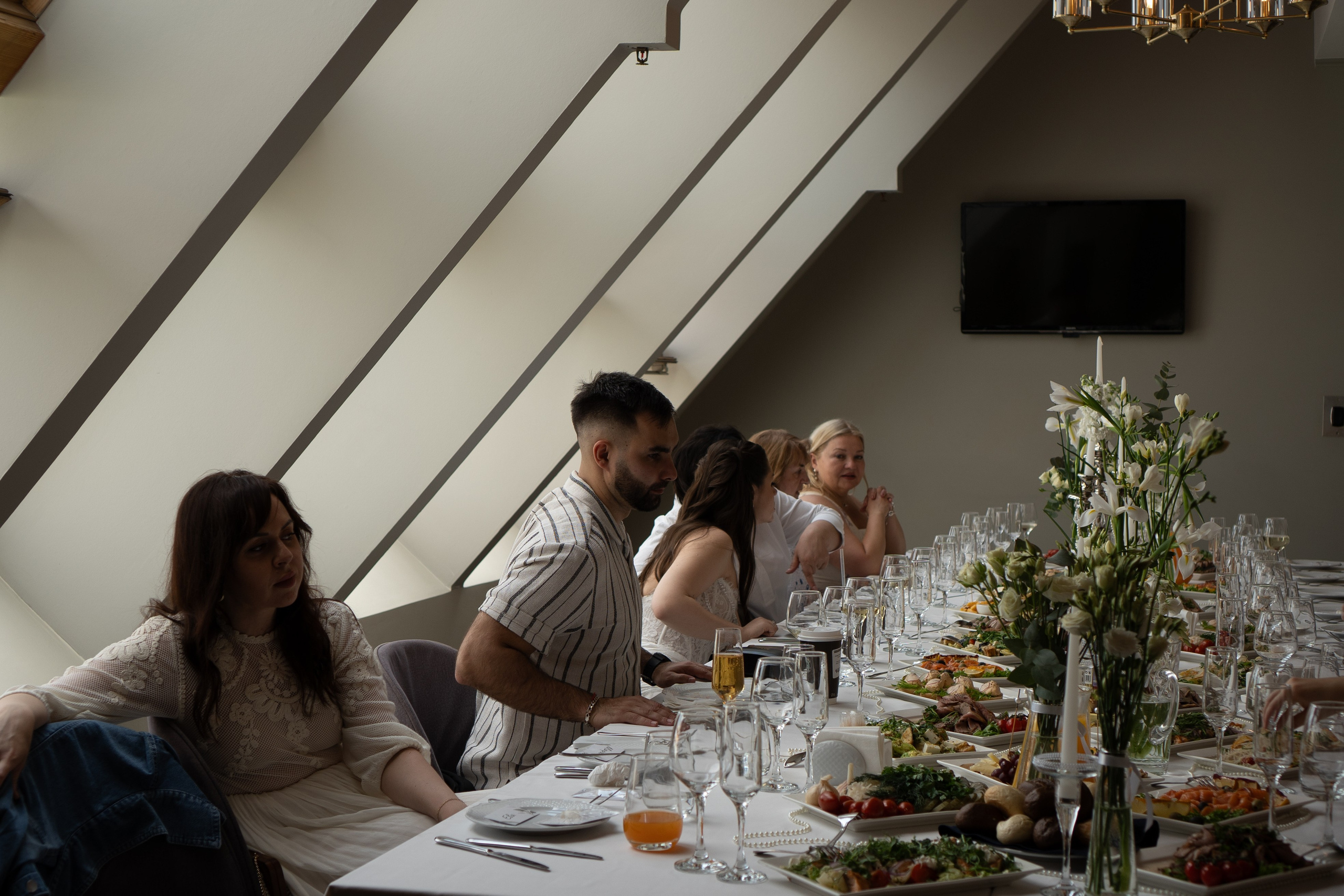 СВАДЕБНЫЙ БАНКЕТ НА ВЛАДИМИРСКОЙ В САНКТ-ПЕТЕРБУРГЕ (КАМЕРНАЯ СВАДЬБА). Профессиональный фотограф, Санкт-Петербург — Виктория Богомолова