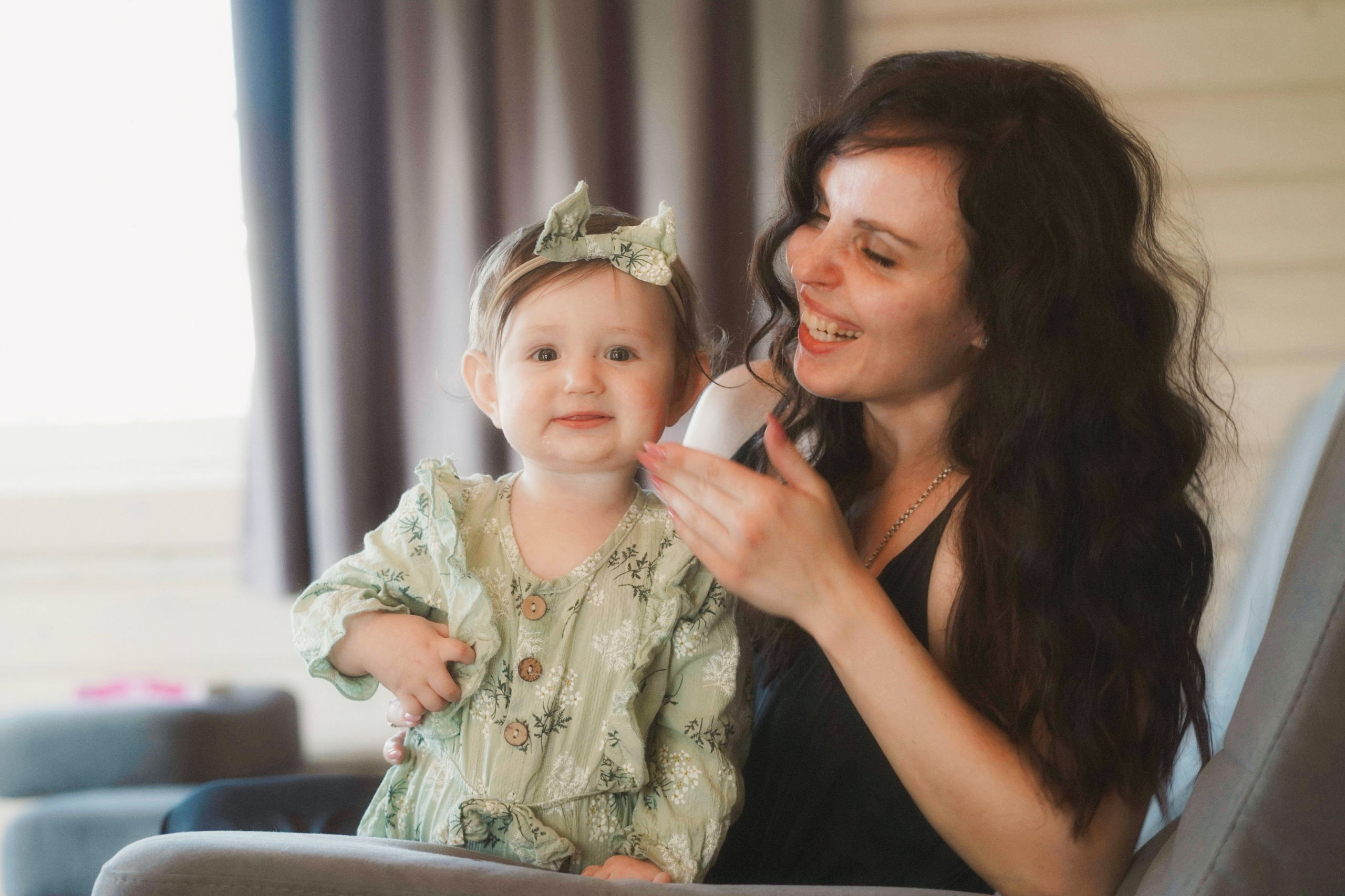 Семейная съемка дома. Выездной фотограф-видеограф в Республике Алтай Солоны Куюкова