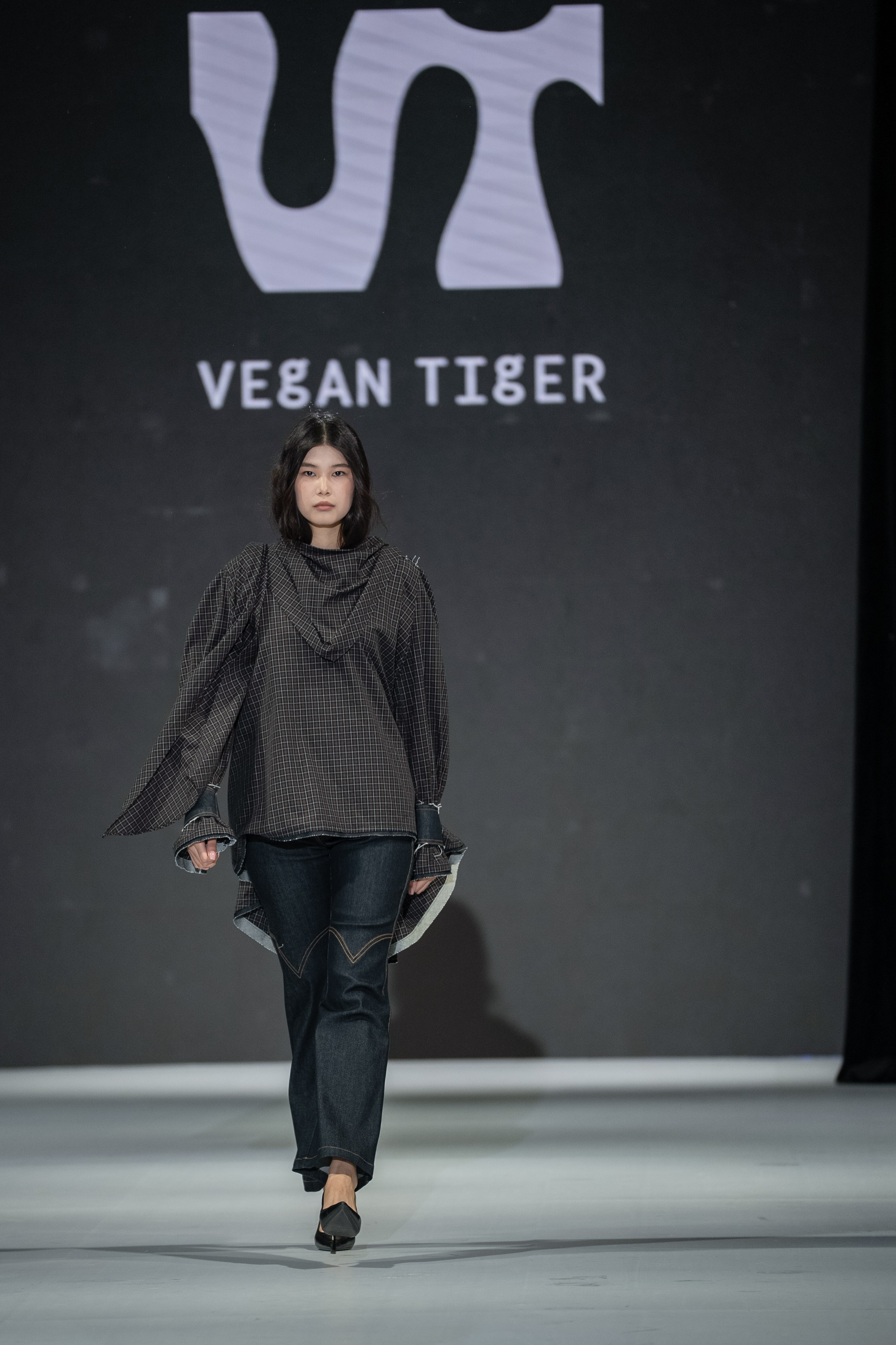 EURASIAN FASHION WEEK Vegan Tiger. Сайт Алматинского НЮ АРТ, будуар и фэшн фотографа Дениса Карпенко