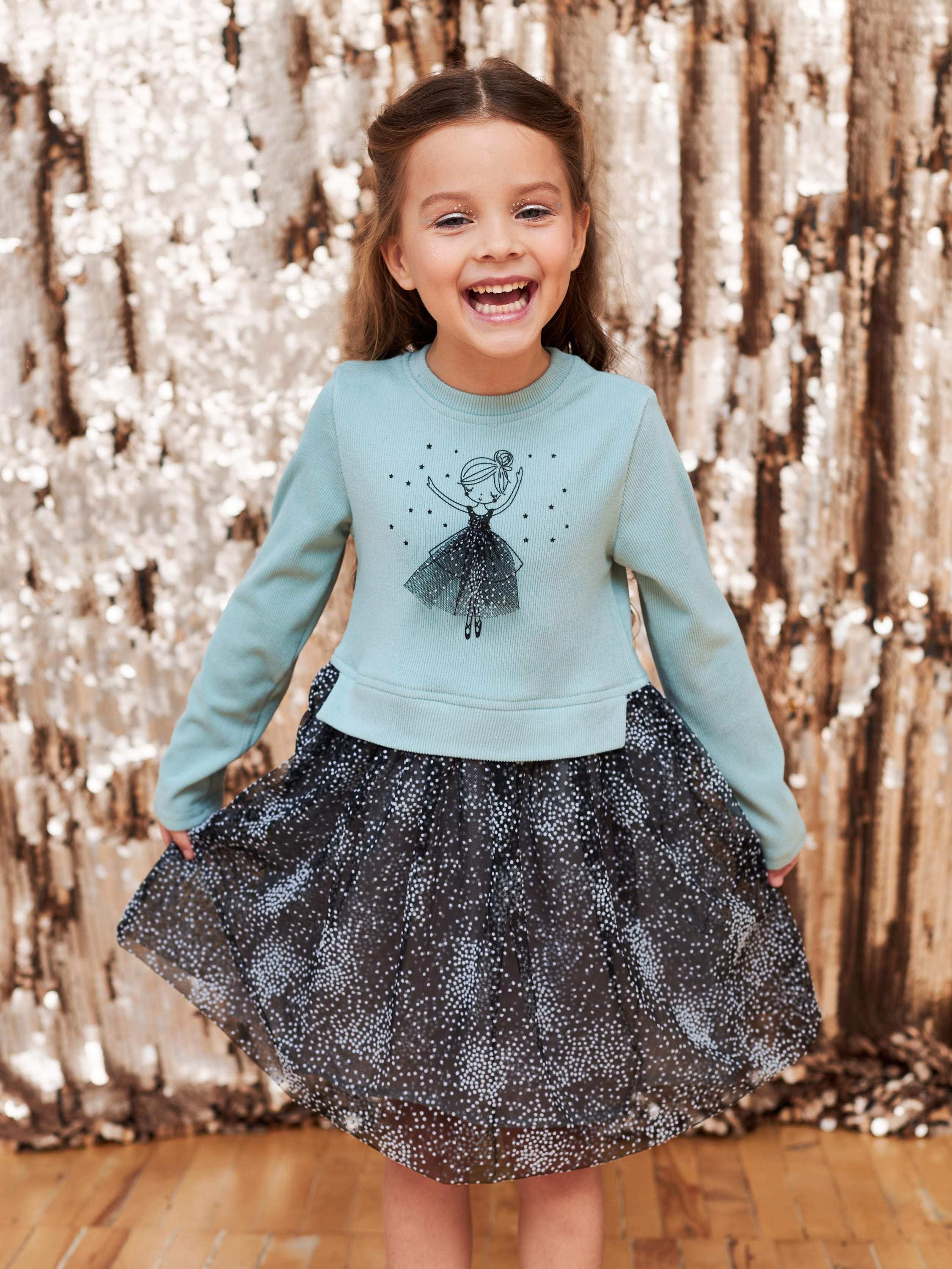 Фотосъемка платьев для девочек Екатеринбург Wildberries ВБ Ozon Озон фотосессия детей Екб заказать цена фотосъемка товара WB детское платье. Фотограф Екатеринбург Анастасия Жерновская | Маркетплейсы и нейрофото