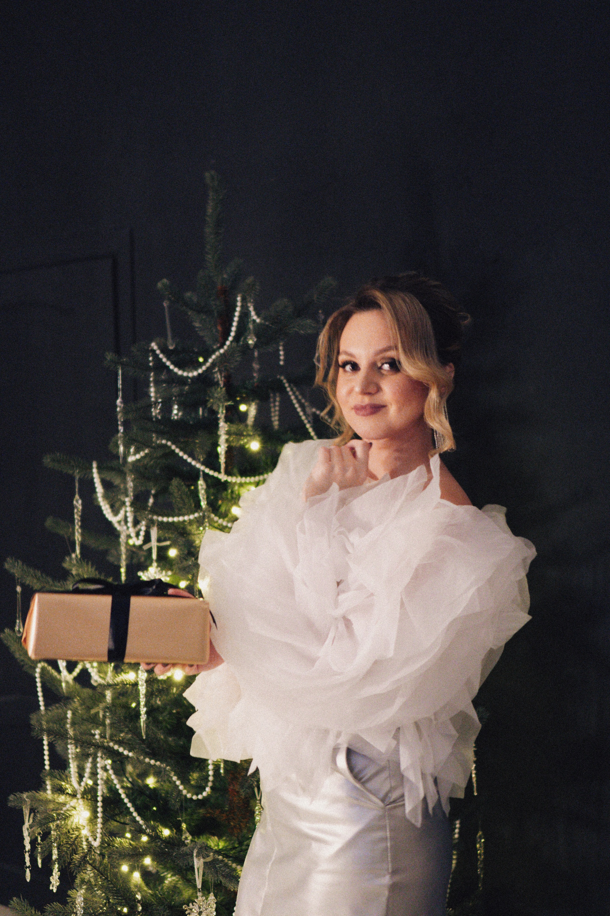 НОВОГОДНЯЯ ФОТОСЕСИИЯ В СТУДИИ ДЛЯ ДЕВУШКИ И ПРОГУЛКА ПО ЧЕРНЫШЕВСКОЙ. Профессиональный фотограф, Санкт-Петербург — Виктория Богомолова