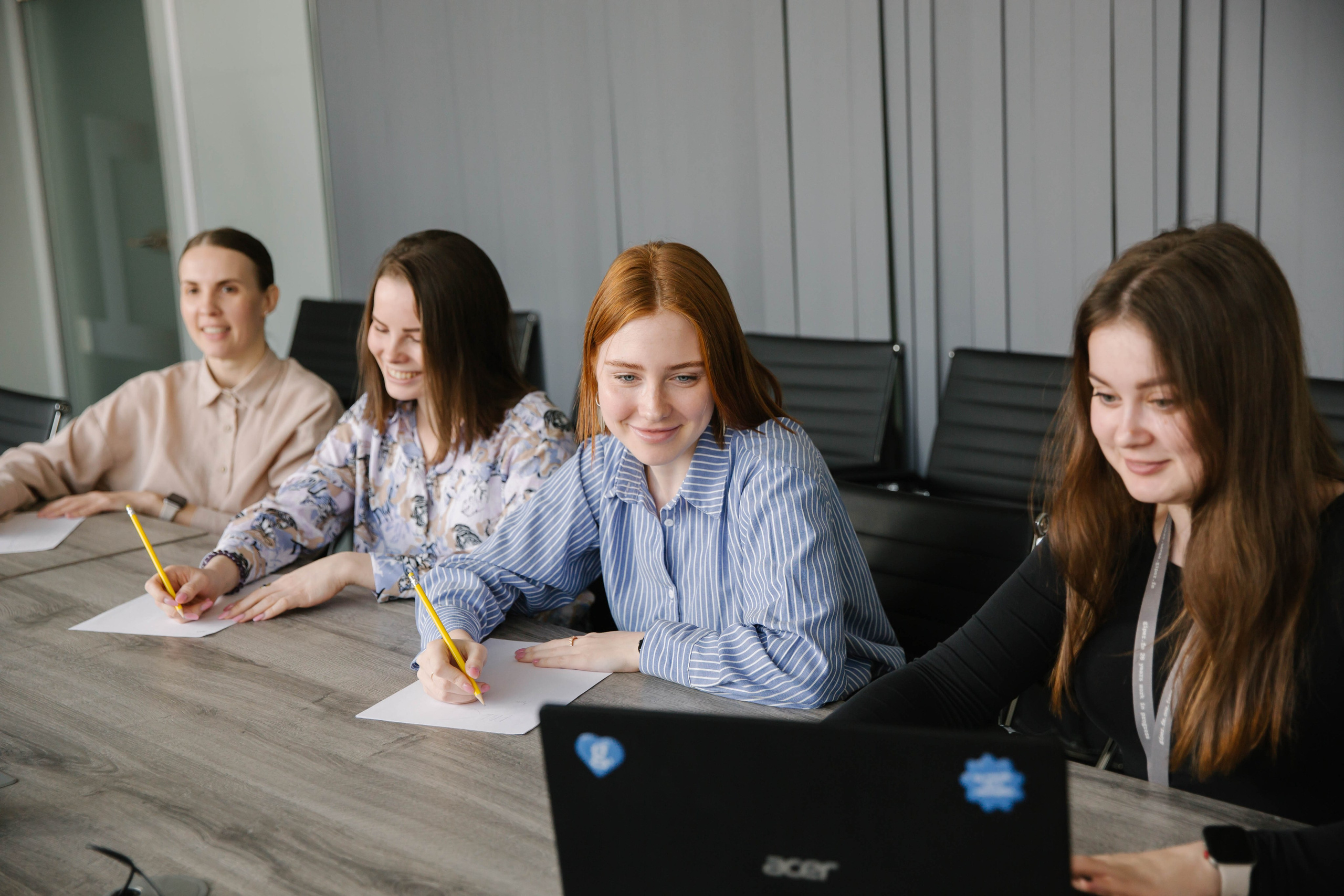 Офисный вайб. Фотоархив giper.fm