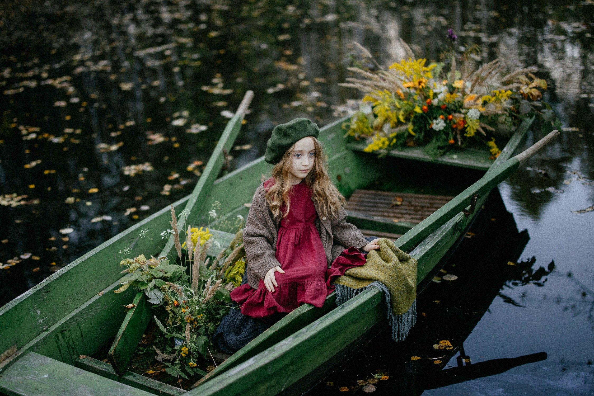 Лодка на Озере — природная локация для фотосессий в Зачарованном саду, Екатеринбург. Фотостудия «Зачарованный Сад» в 20 минутах от центра Екатеринбурга