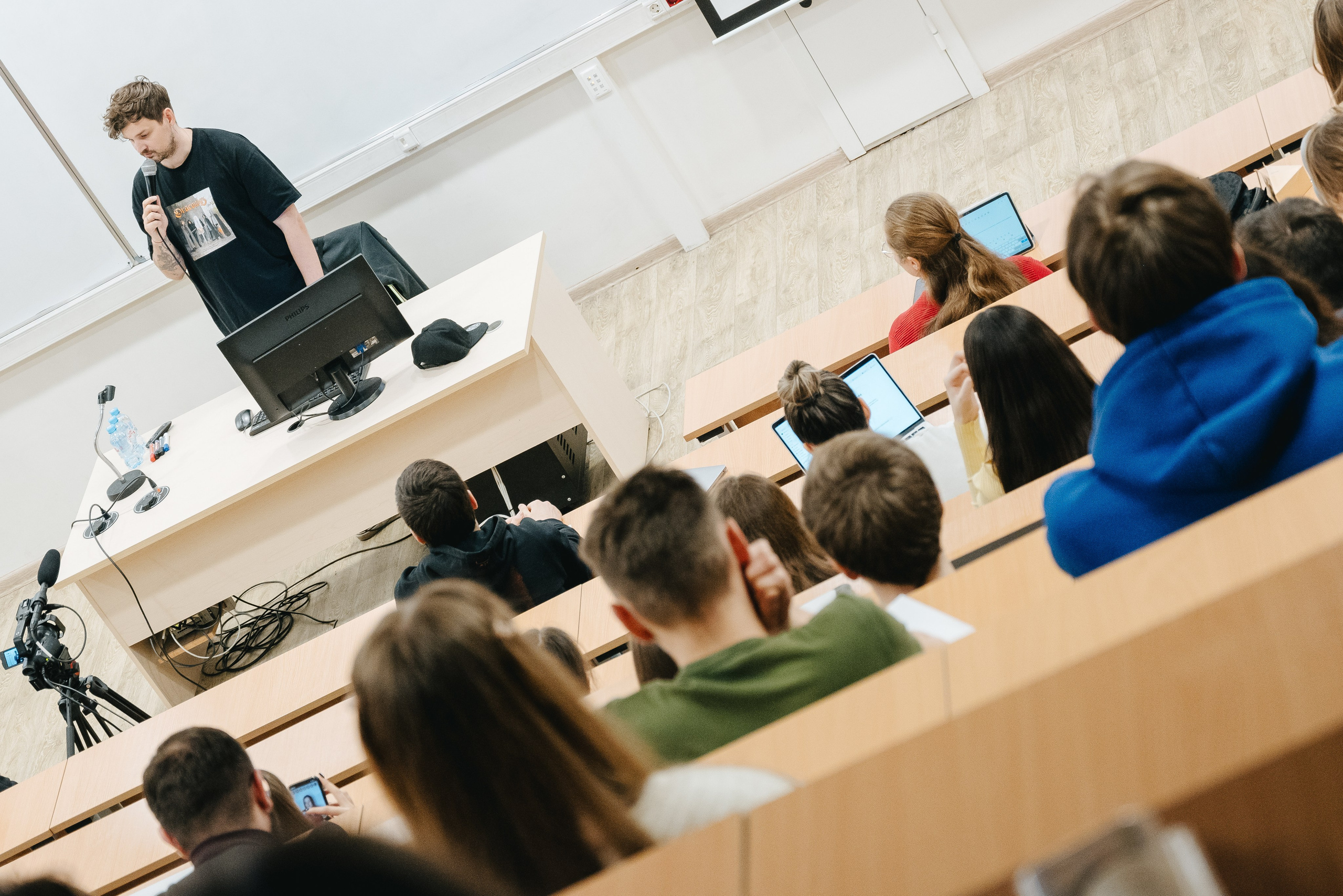 Встреча с Олегом Титовым, креативным продюсером Medium Quality. Даниил Сергеев: репортажный фотограф