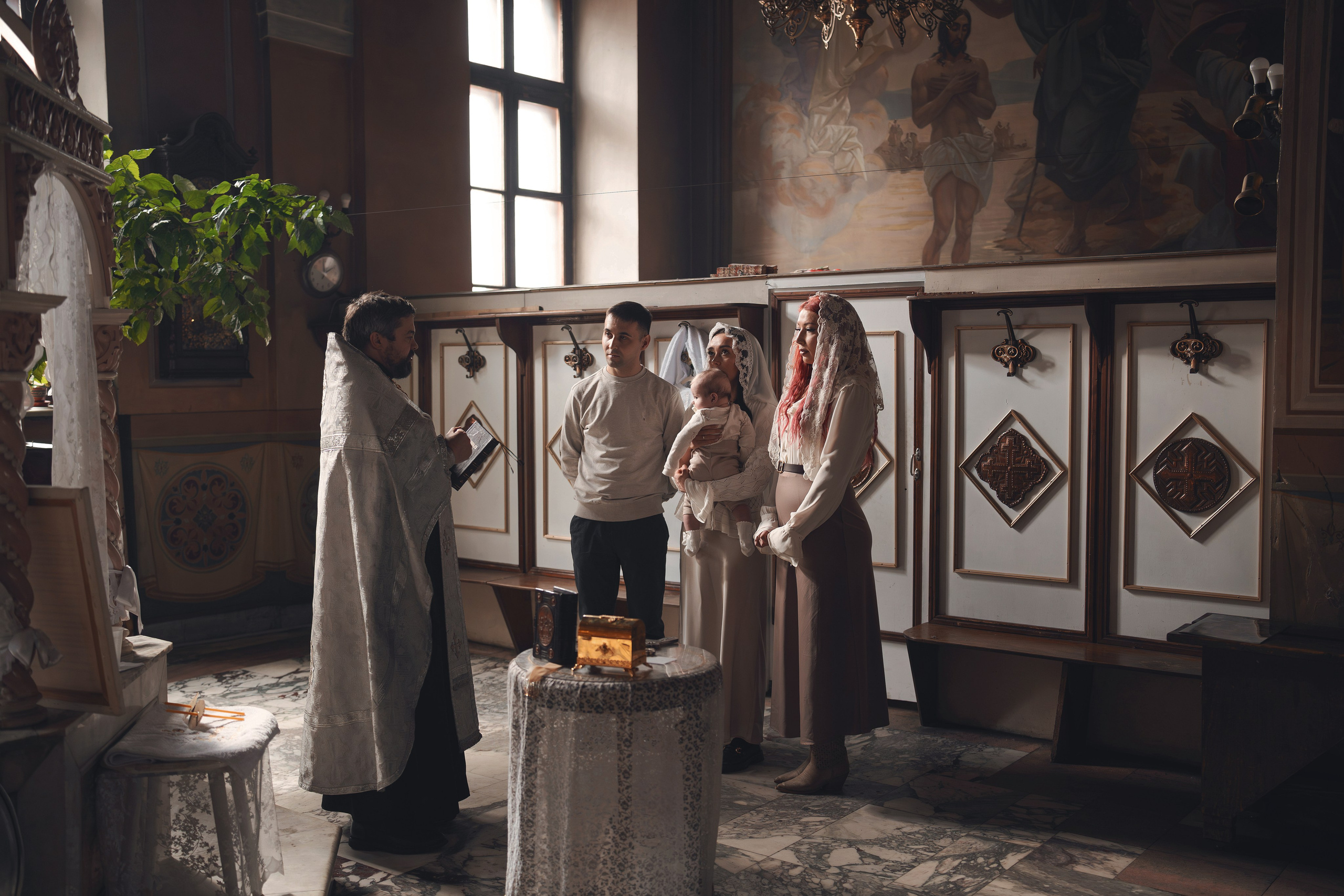 Крещение в православном Храме Воскресения Словущего в Даниловской Слободе. Семейный фотограф в Москве 📸