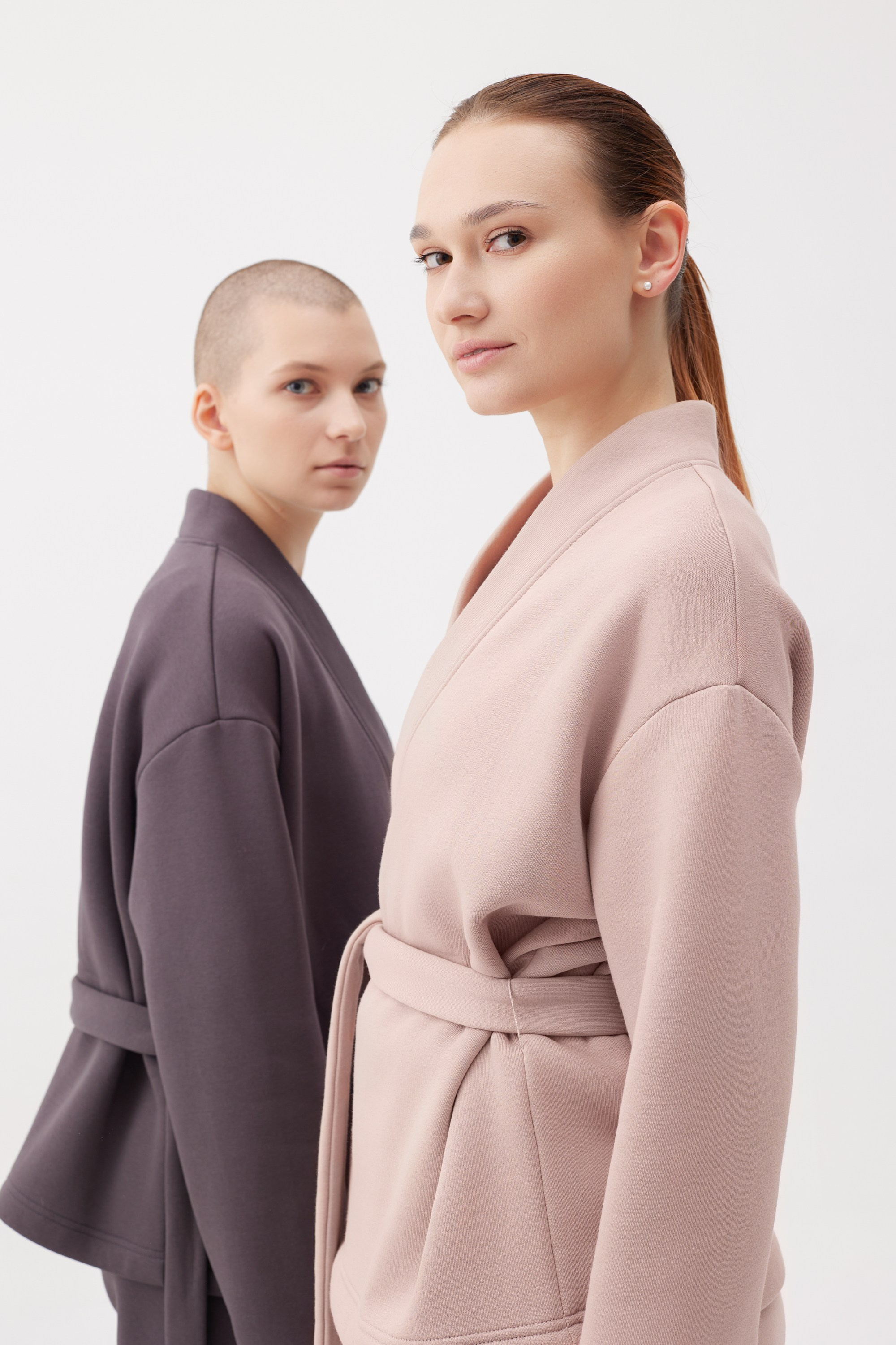 Фотограф в Москве Калагина Светлана - съемка каталога женского костюма в профессиональной студии на циклораме для Ozon, Wildberries