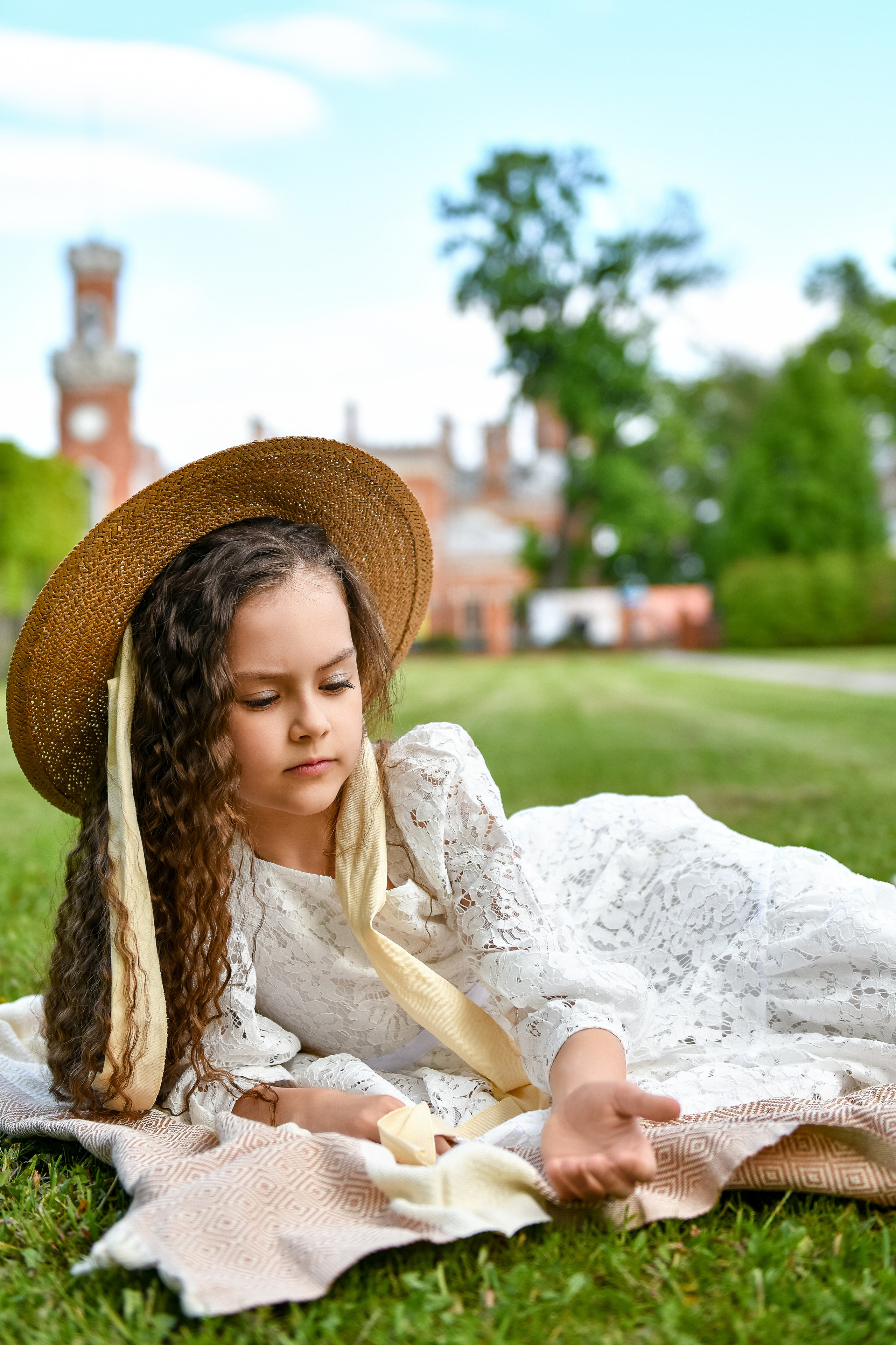 Александра и Юлиана. Замок Ольденбургских, Рамонь. Портретный и контент фотограф в Воронеже Елена Николайчик
