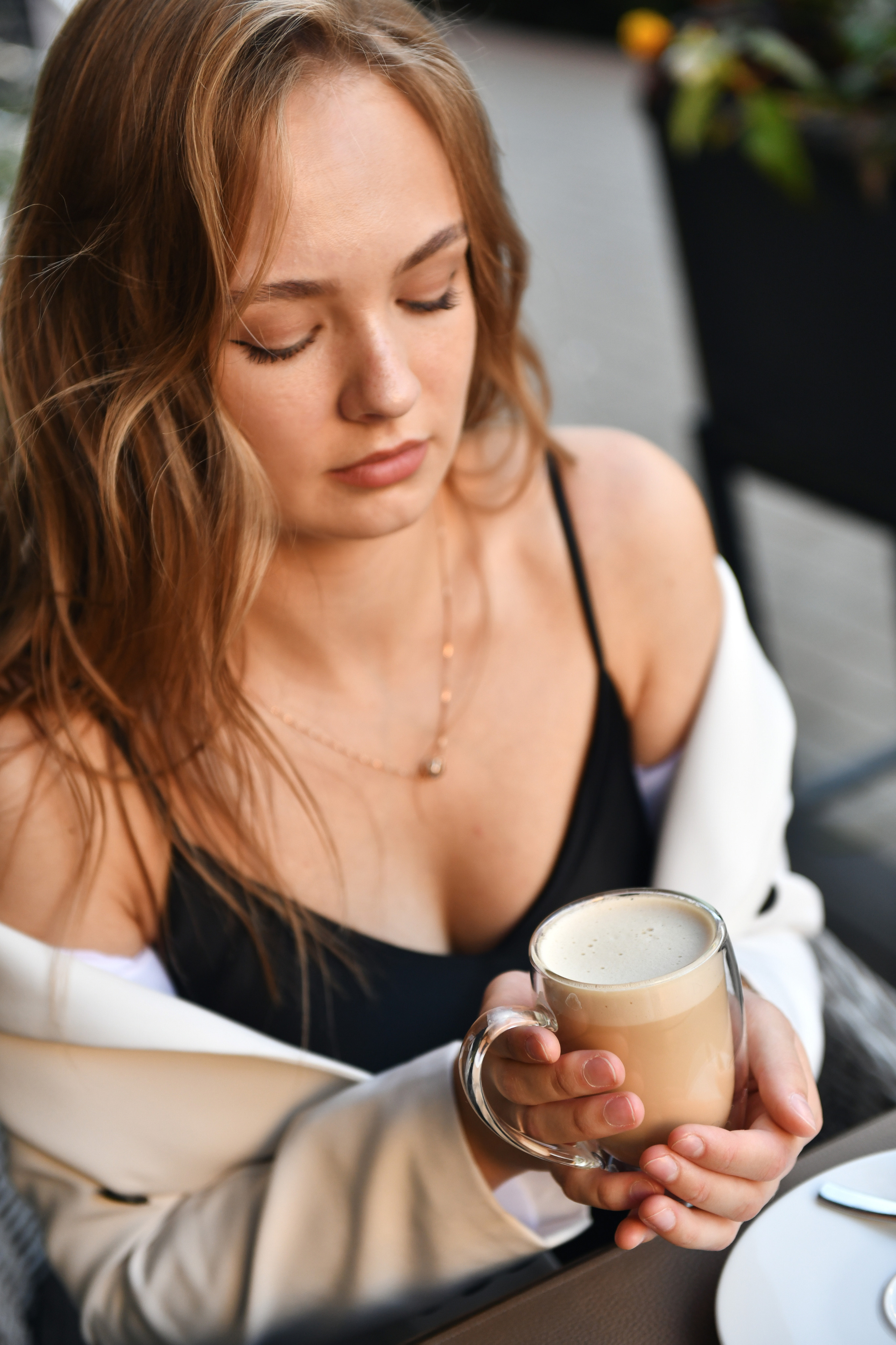 Дарья. Городская прогулка, ресторан «Sentimento». Портретный и контент фотограф в Воронеже Елена Николайчик