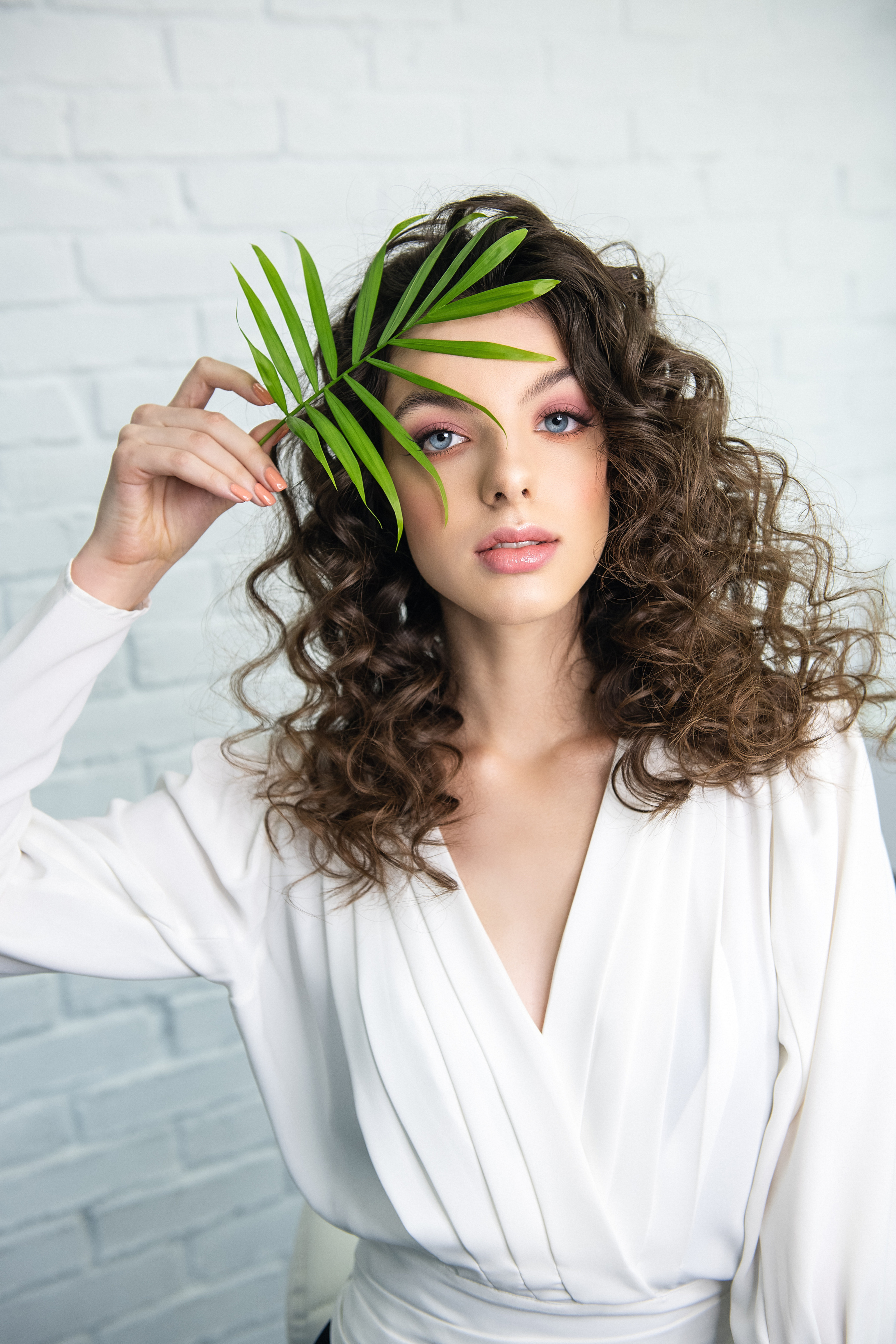 Софья. Съёмка контента для соцсетей визажиста и стилиста по волосам. Портретный и контент фотограф в Воронеже Елена Николайчик