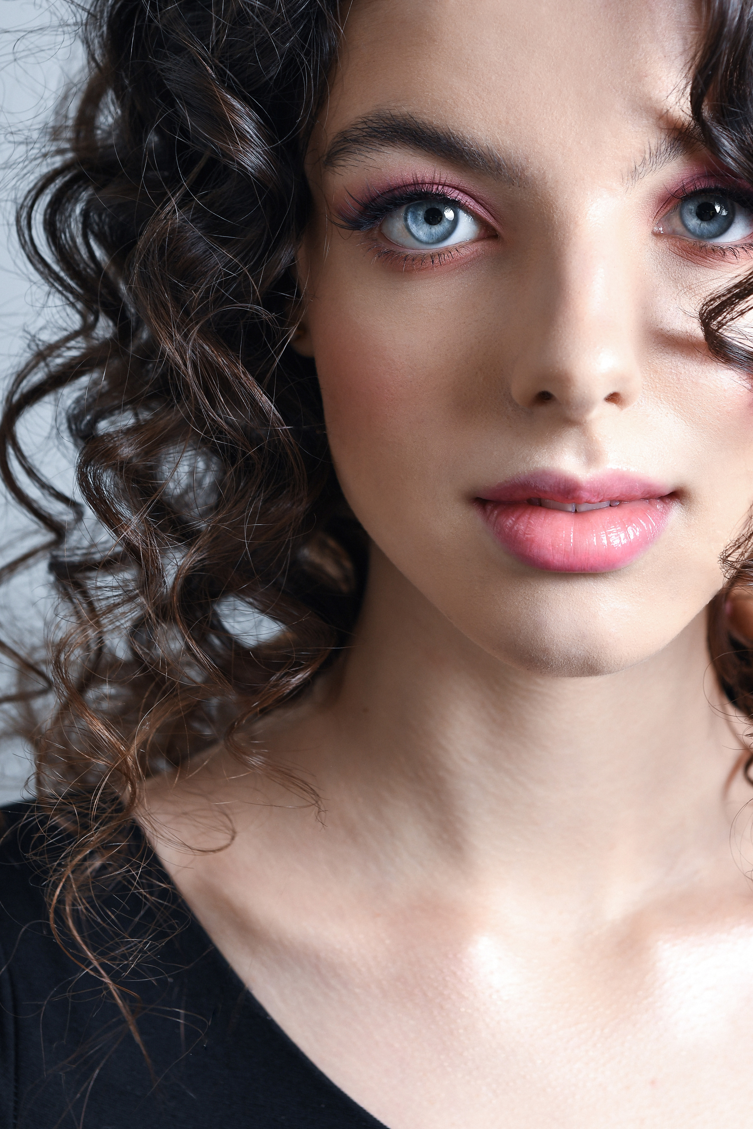 Софья. Съёмка контента для соцсетей визажиста и стилиста по волосам. Портретный и контент фотограф в Воронеже Елена Николайчик