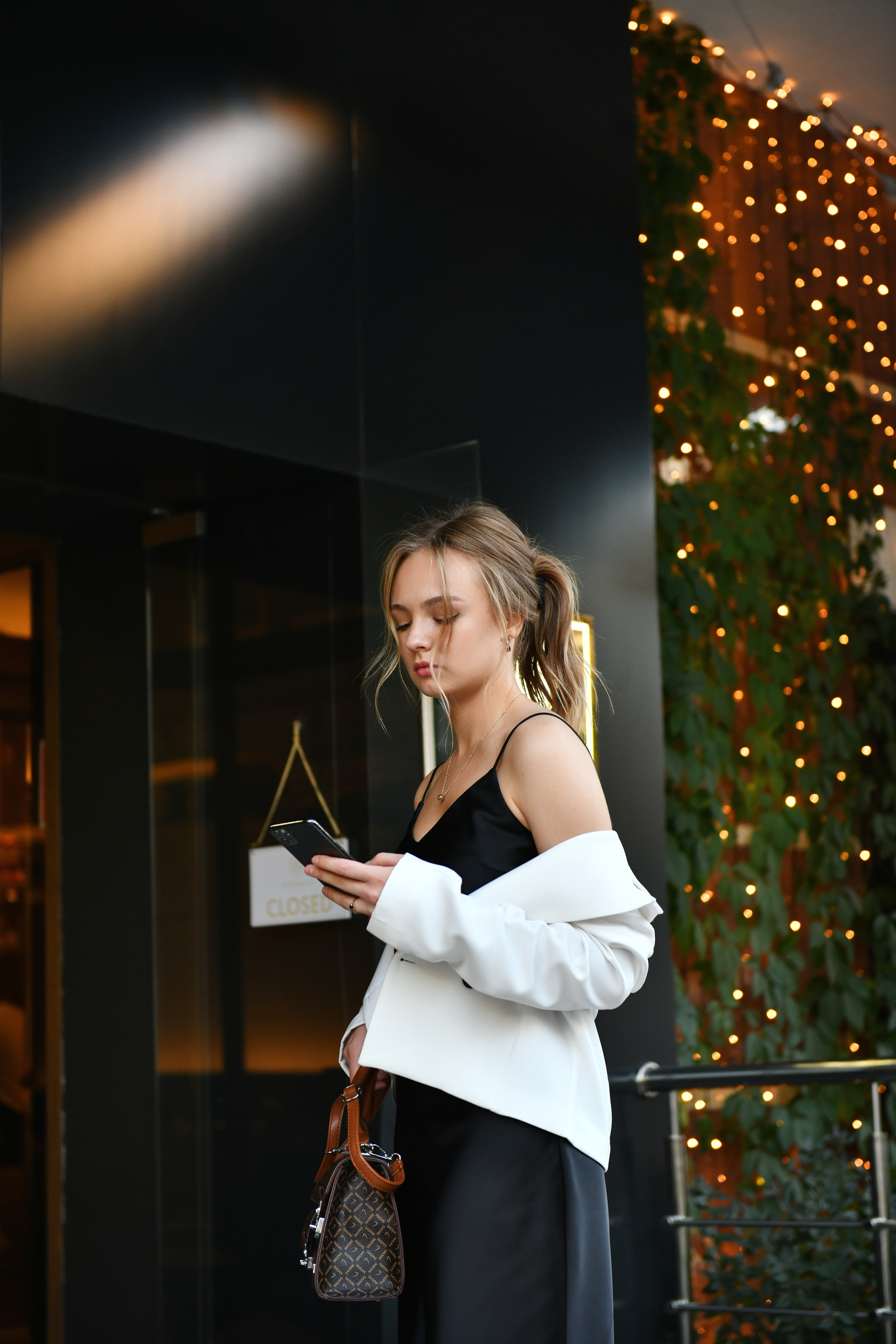 Дарья. Городская прогулка, ресторан «Sentimento». Портретный и контент фотограф в Воронеже Елена Николайчик