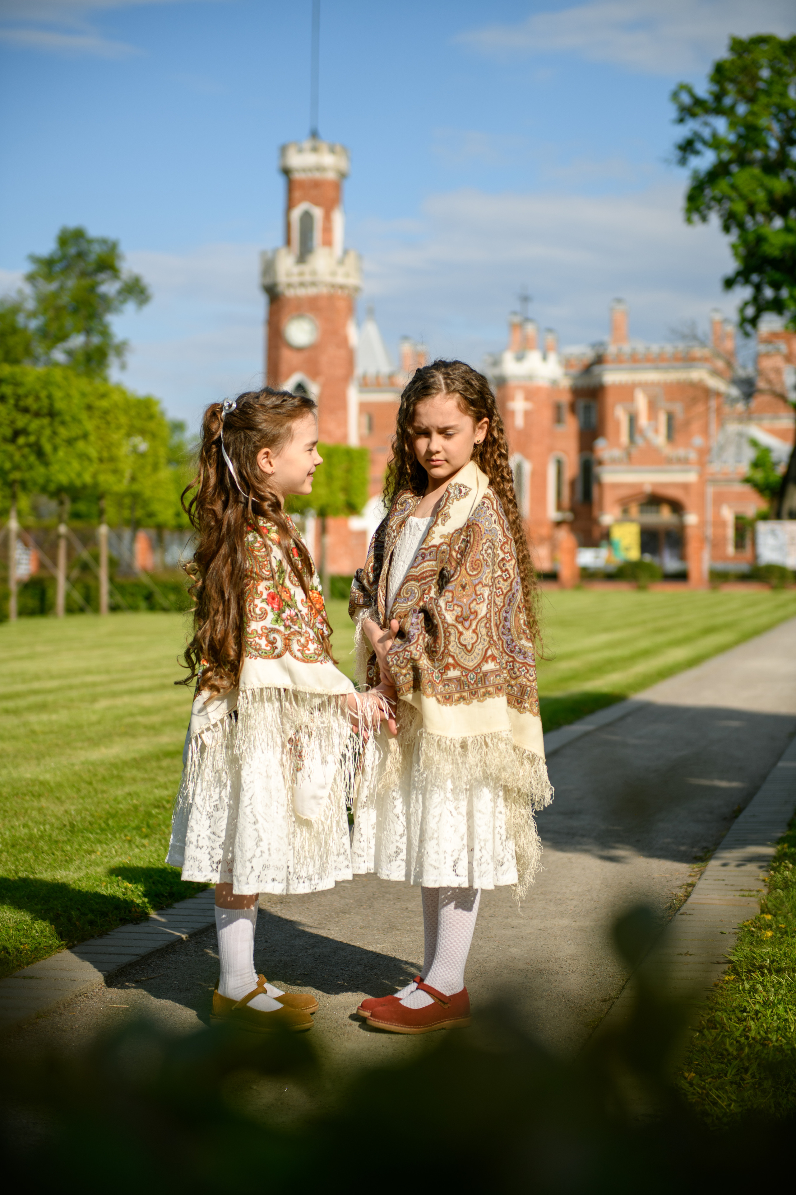 Александра и Юлиана. Замок Ольденбургских, Рамонь. Портретный и контент фотограф в Воронеже Елена Николайчик