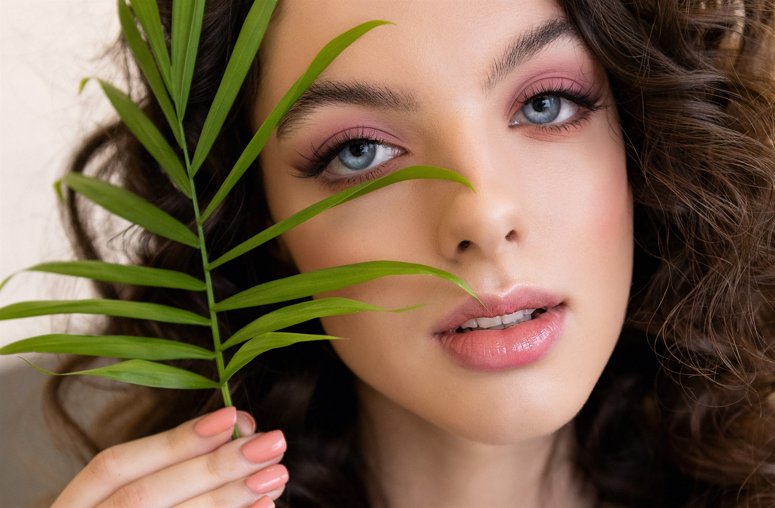 Софья. Съёмка контента для соцсетей визажиста и стилиста по волосам. Портретный и контент фотограф в Воронеже Елена Николайчик