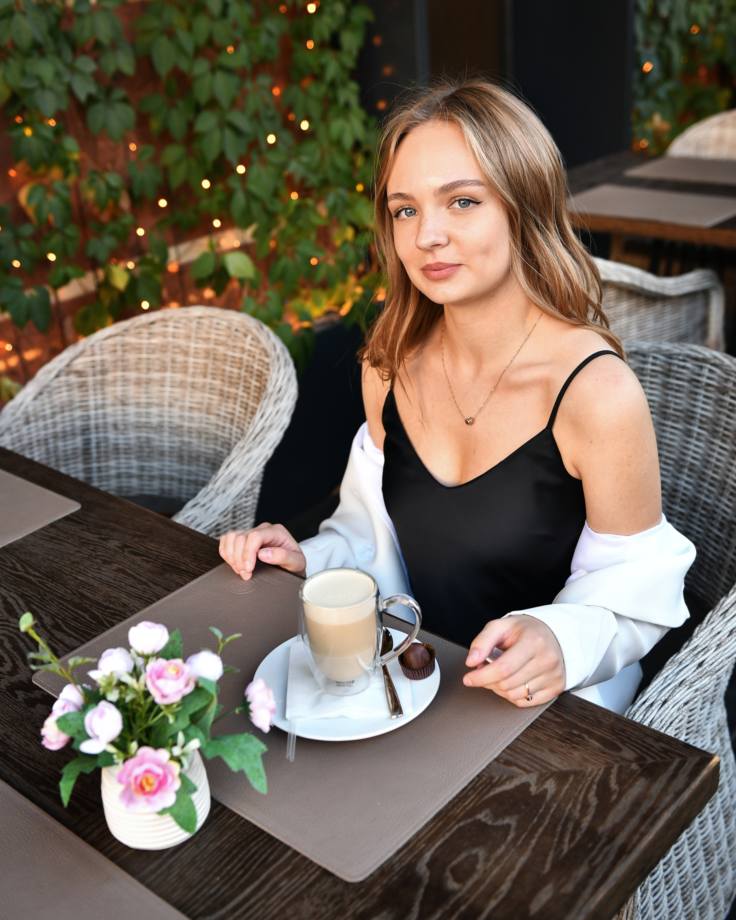 Дарья. Городская прогулка, ресторан «Sentimento». Портретный и контент фотограф в Воронеже Елена Николайчик