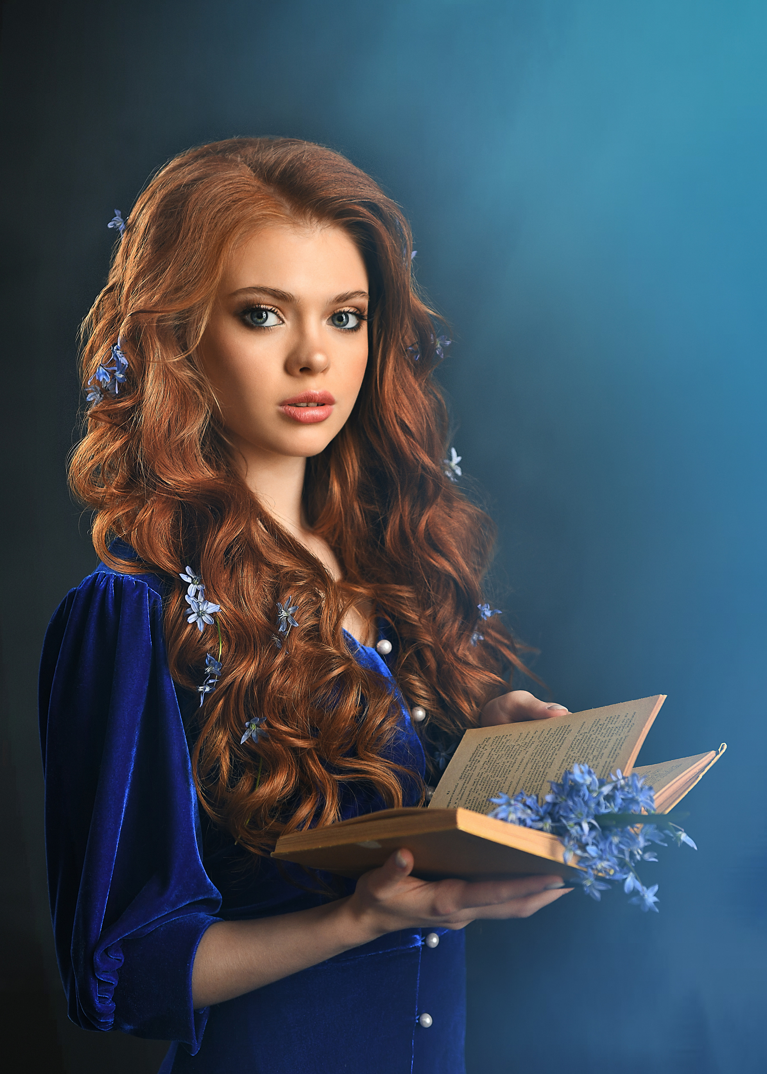 Марина. Студийный портрет с подснежниками