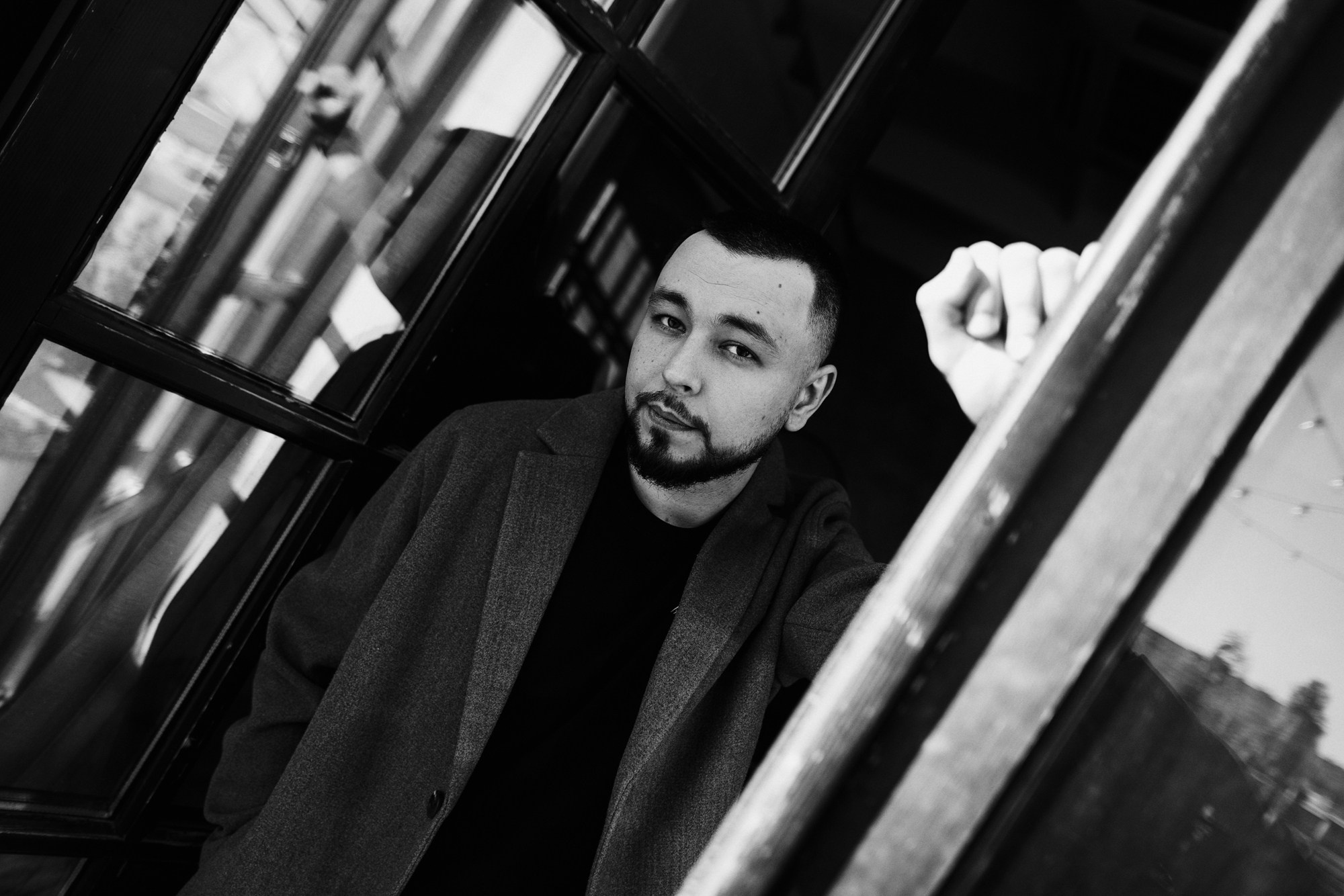 Мужской портрет в студии Тюмень — Фотосессия для мужчин | Дарья Мустафина. Портретный фотограф Тюмень Дарья Мустафина