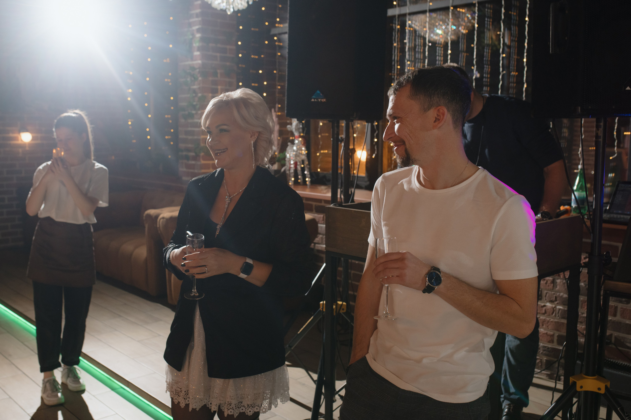 День рождения Томы — Let`s Talk Bar. Свадебный фотограф Екатеринбург/Челябинск — Любовь Волохова