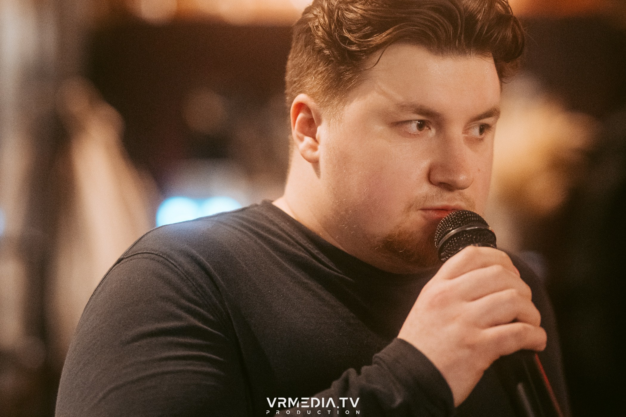 Вино и Стихи в баре «Supreme»