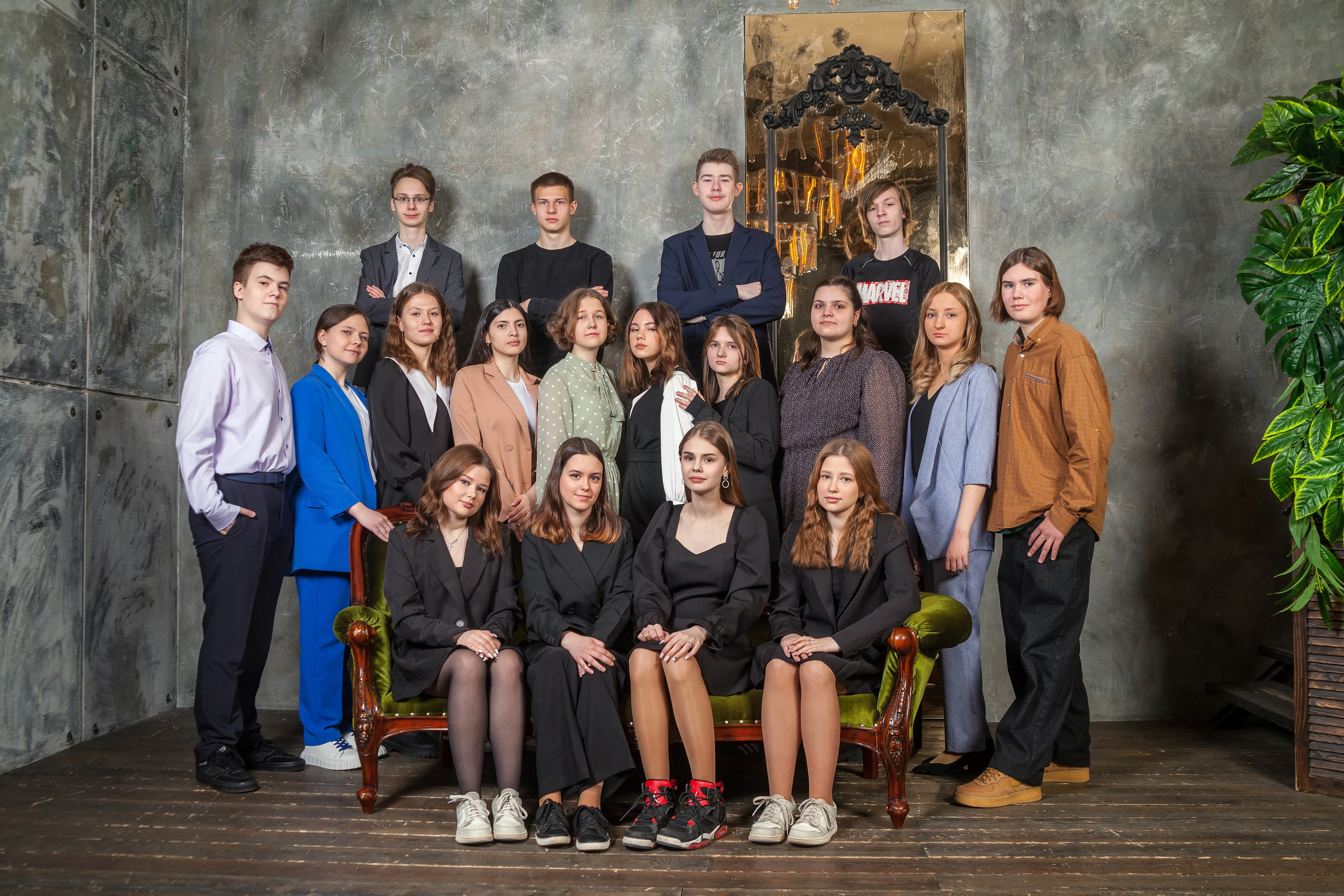 Общая фотография 9 класса снятая в фотостудии