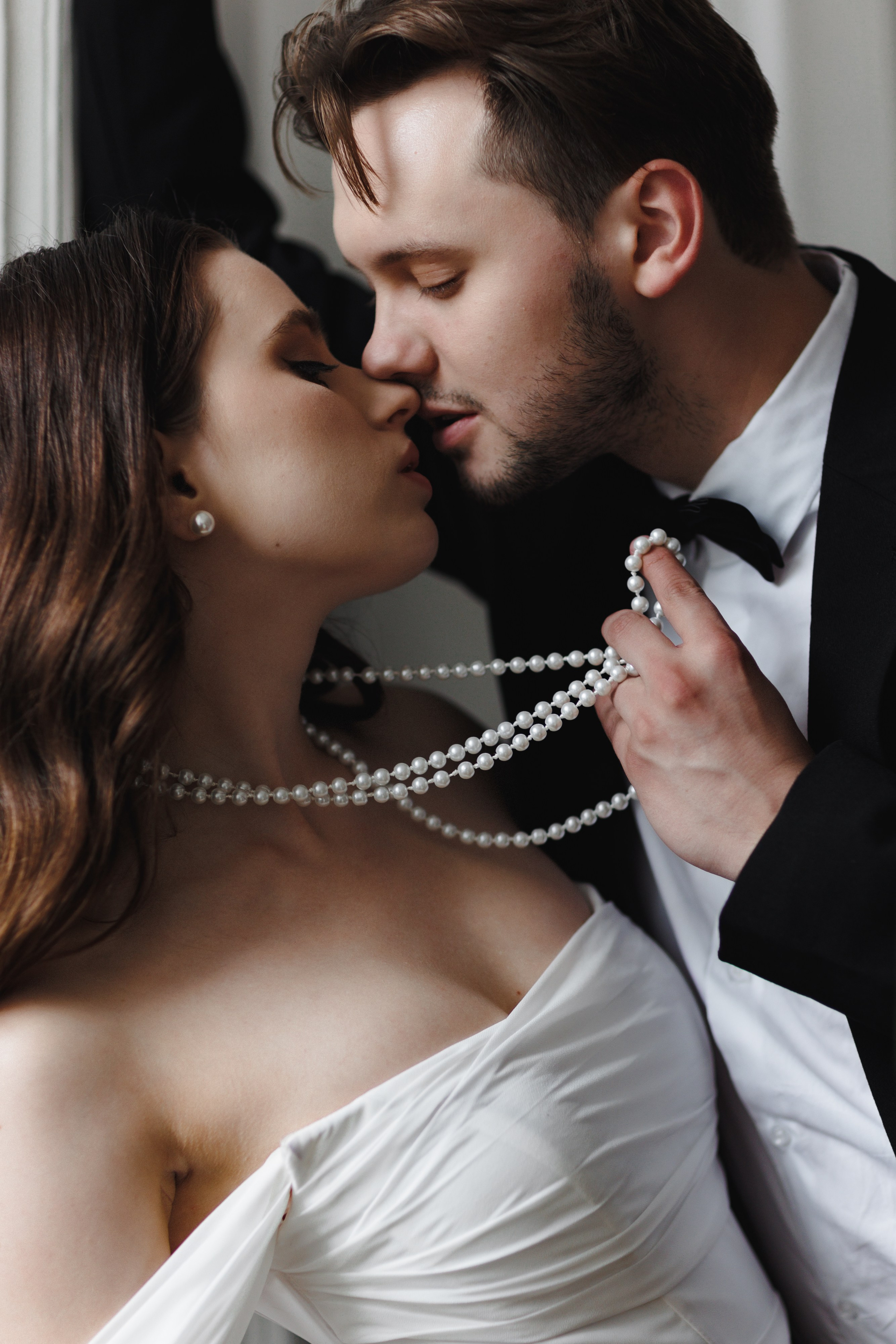 Свадебная фотосессия в квартире-студии. Свадебный фотограф в Москве Мария Крош