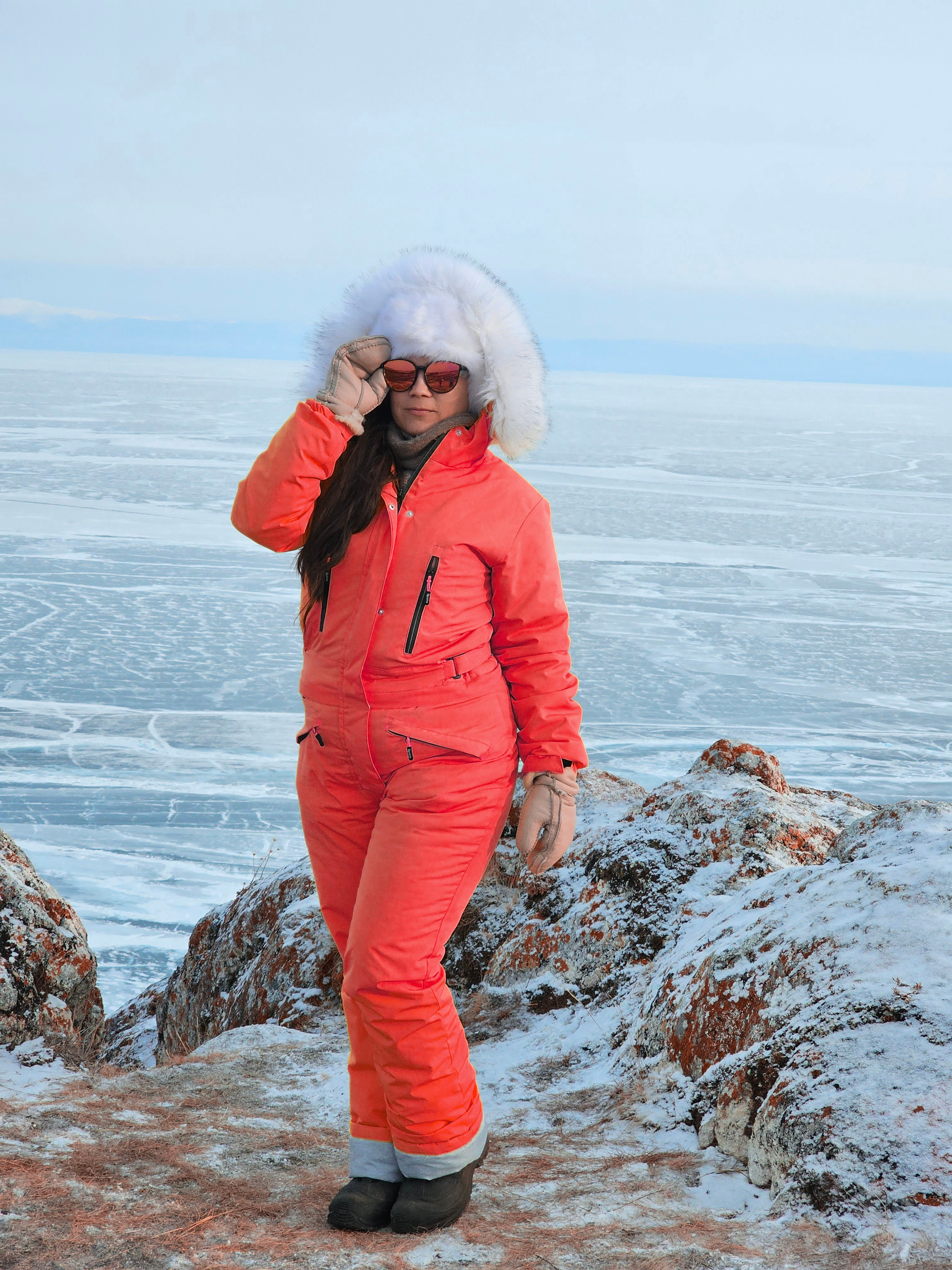 Комбинезон зимний красный напрокат в тур на Байкал. Размер 46-48