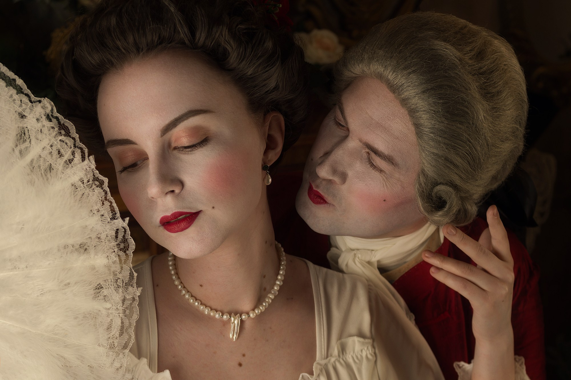 Казанова и женщина с веером, киношный стиль. Арт-фотография, фотостудия в Хабаровске.