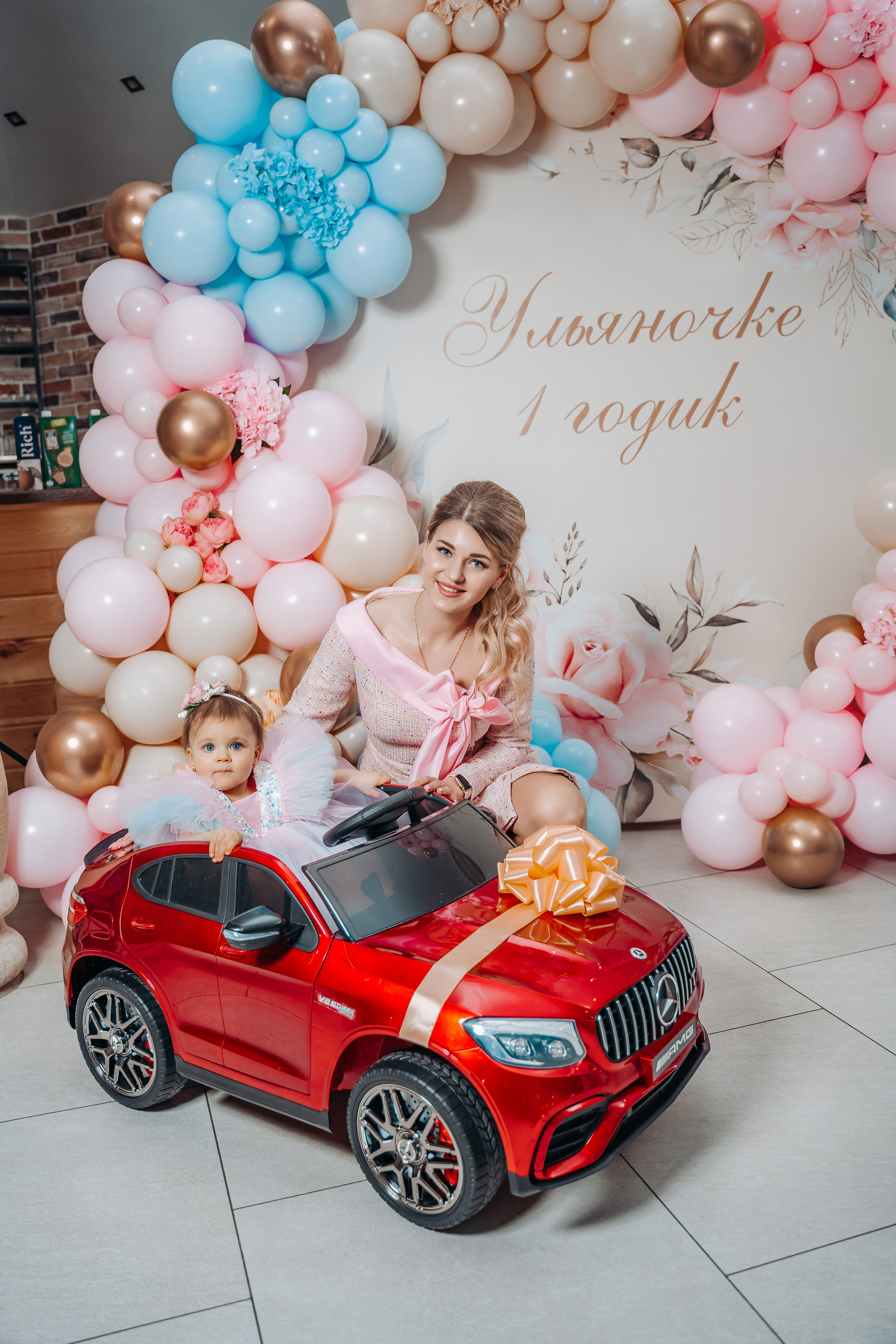День рождения Ульяны 1 год (годовасие) в клубе Барин