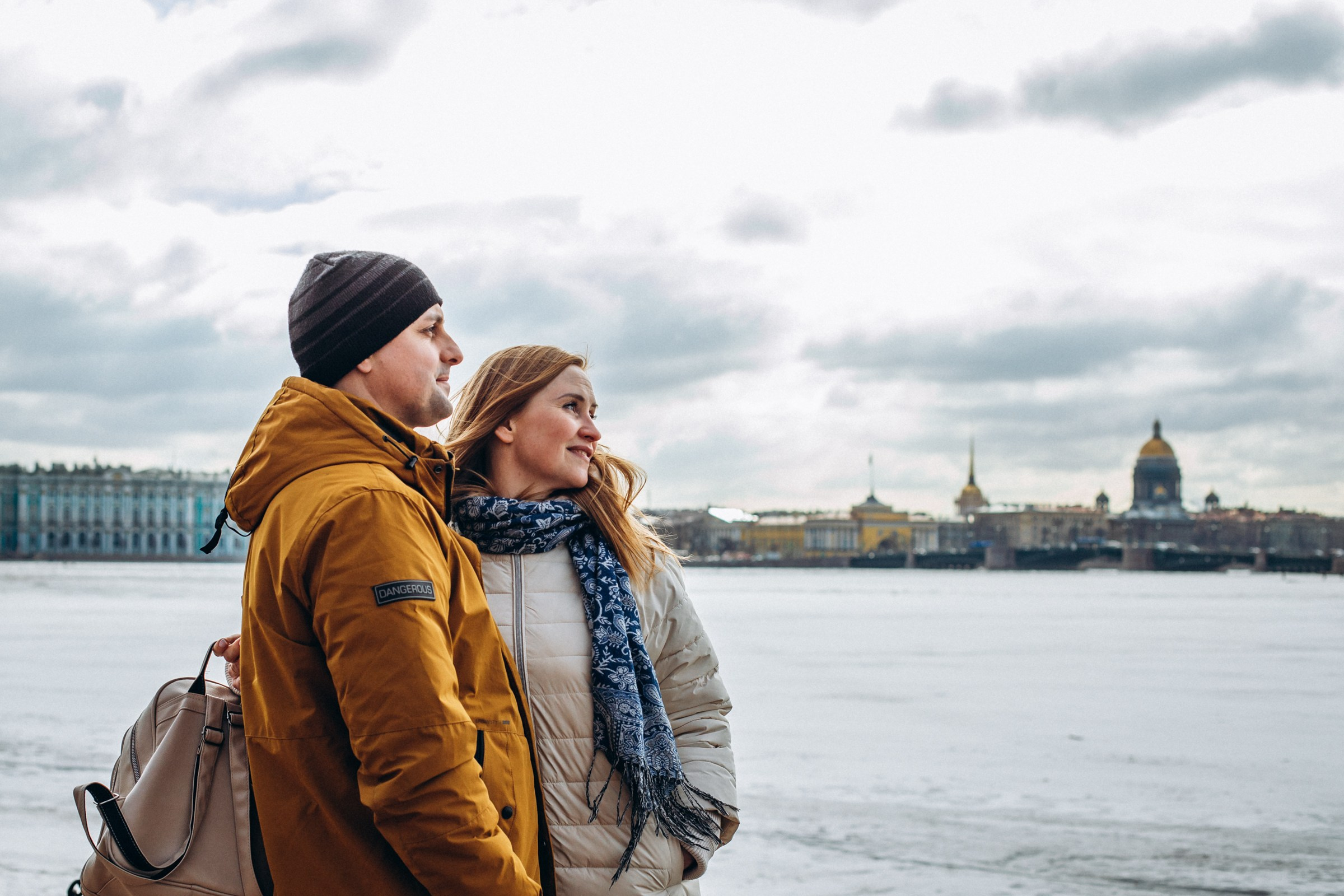 Виктор и Марина в марте. Фотопрогулка в Петербурге. Индивидуальный и семейный фотограф в Санкт-Петербурге