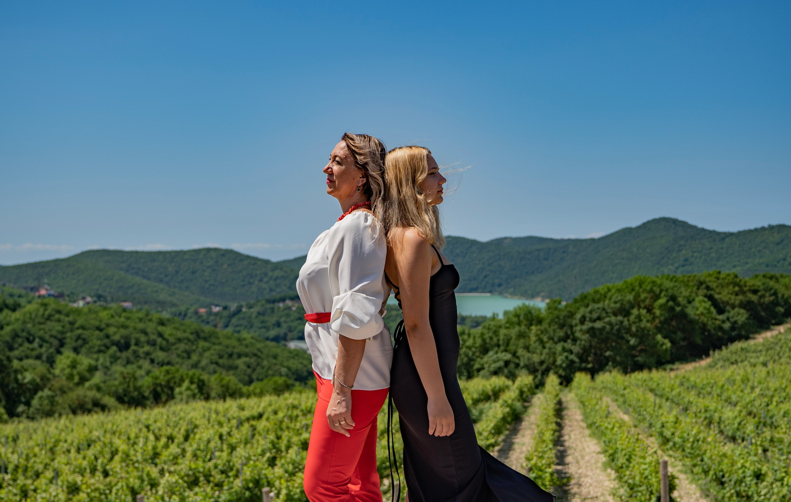 Фотосессия в Абрау-Дюрсо летом. Семейный и детский фотограф Екатерина Черняева. Снимаю портреты, love story, фотопрогулки, работаю на улице, в кафе, студии, дома у клиента