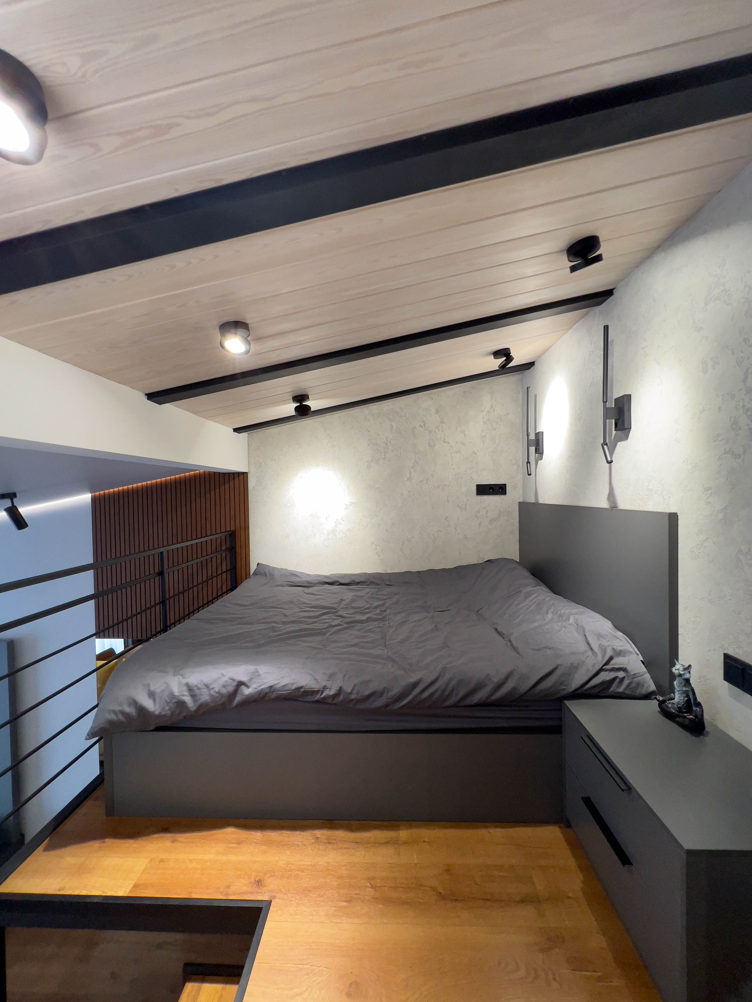 The apartment is on two levels. Fotograf Dmitrii Donets