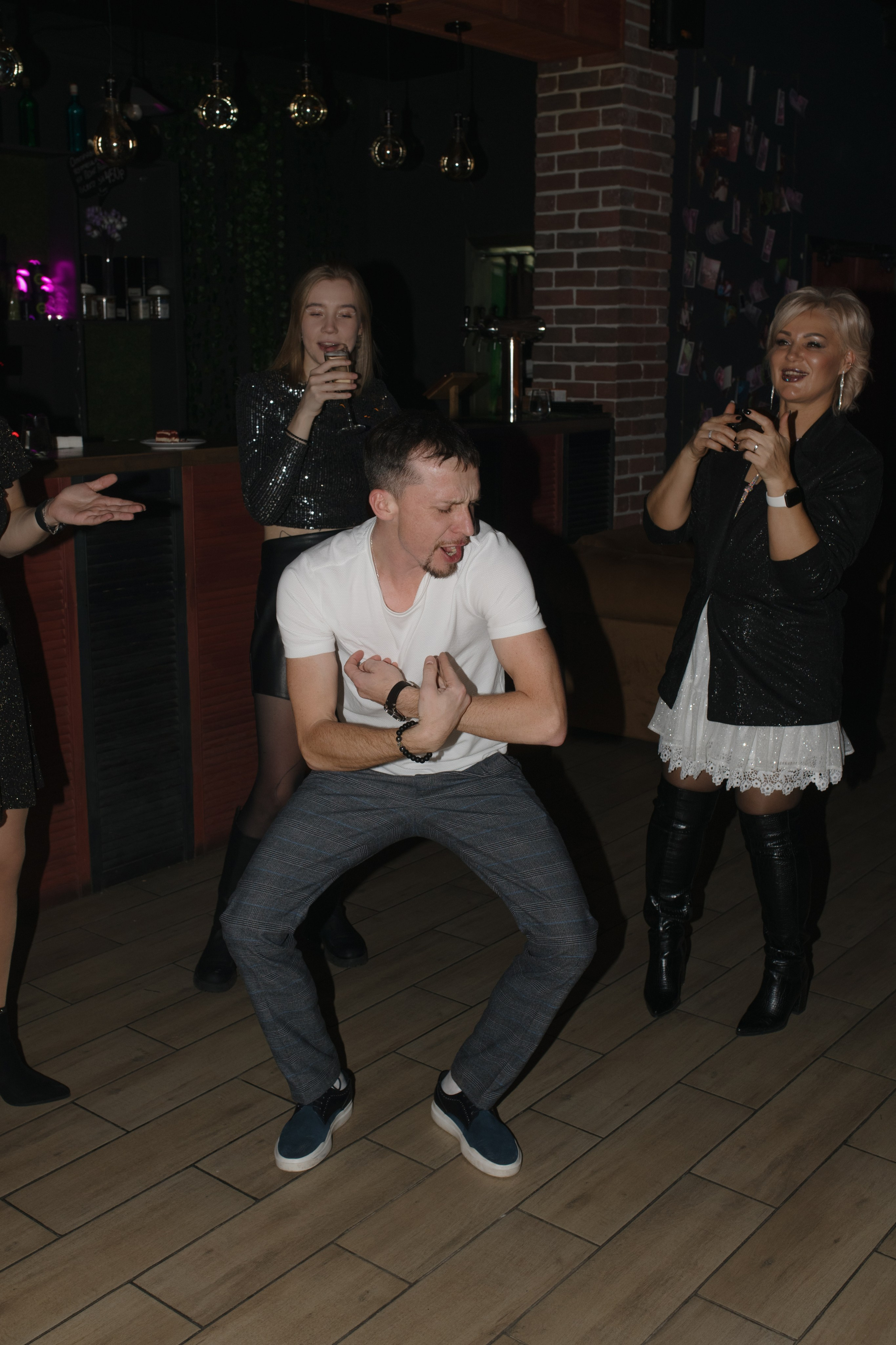 День рождения Томы — Let`s Talk Bar. Свадебный фотограф Екатеринбург/Челябинск — Любовь Волохова