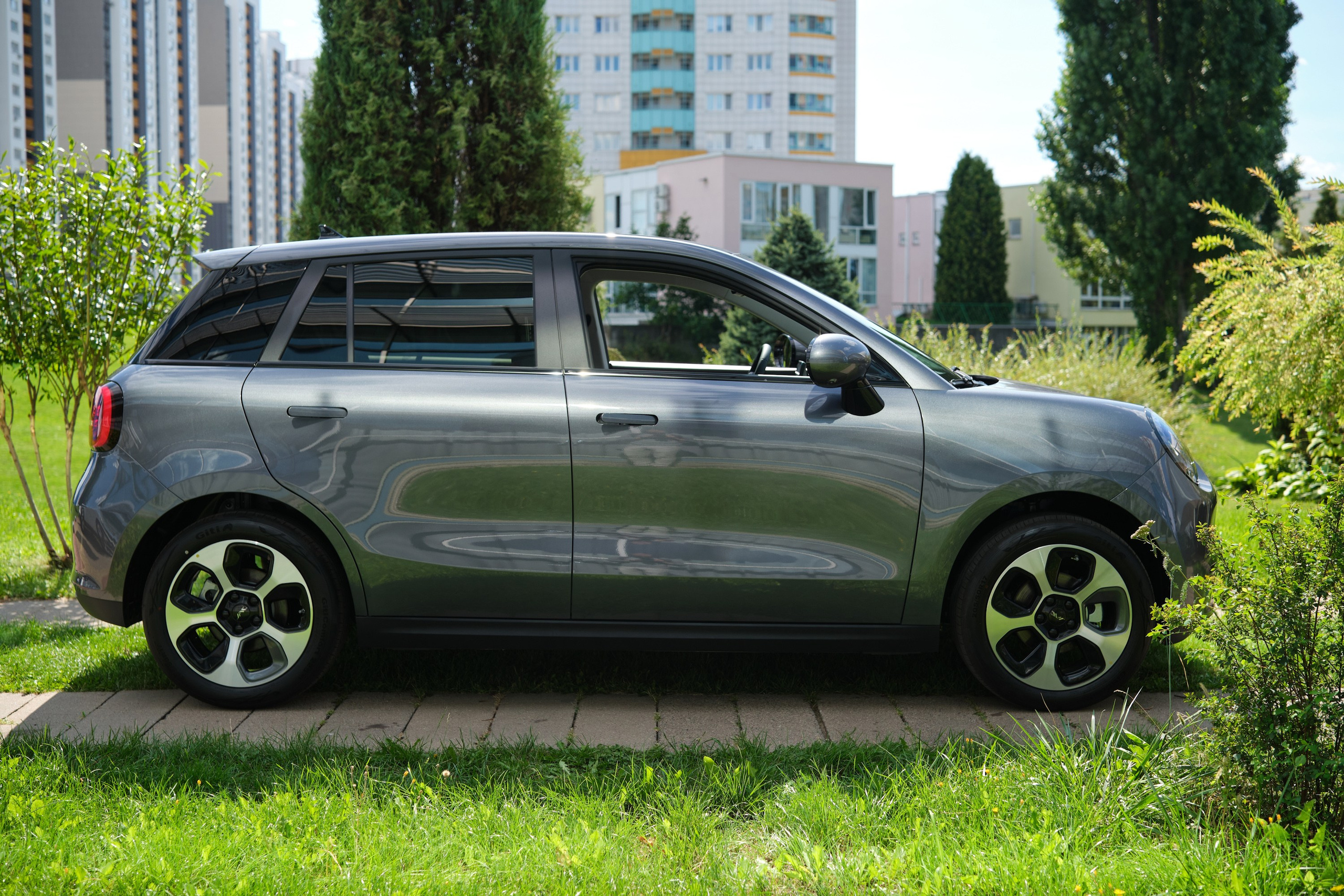 Презентация электромобиля JAC E30X в IBB Hotel. Репортажный фотограф Дмитрий Литвинский. Минск, Беларусь, мир