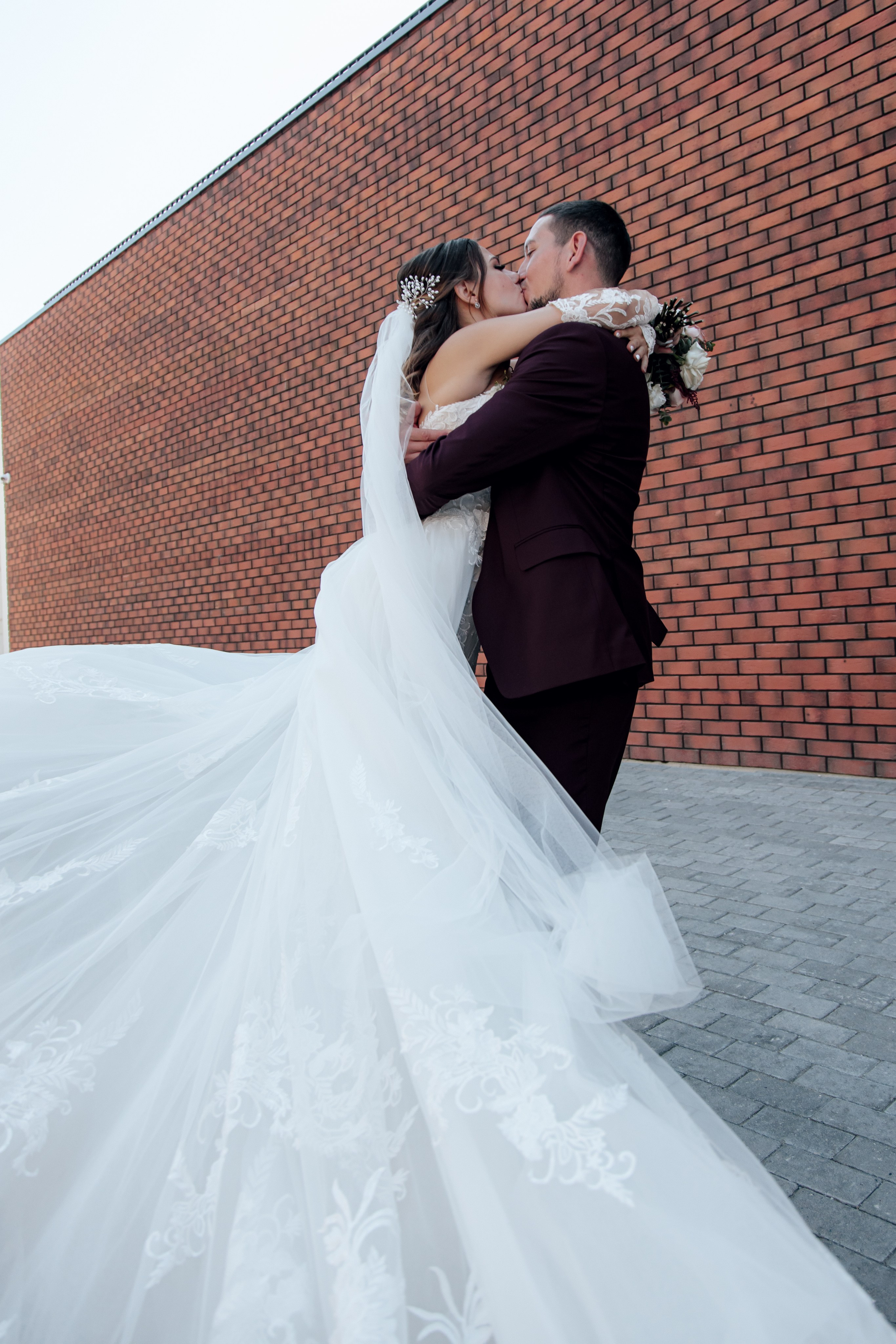 Верхняя Пышма аллея у загса. Свадебный и семейный фотограф Екатеринбург Настя Саедгалина