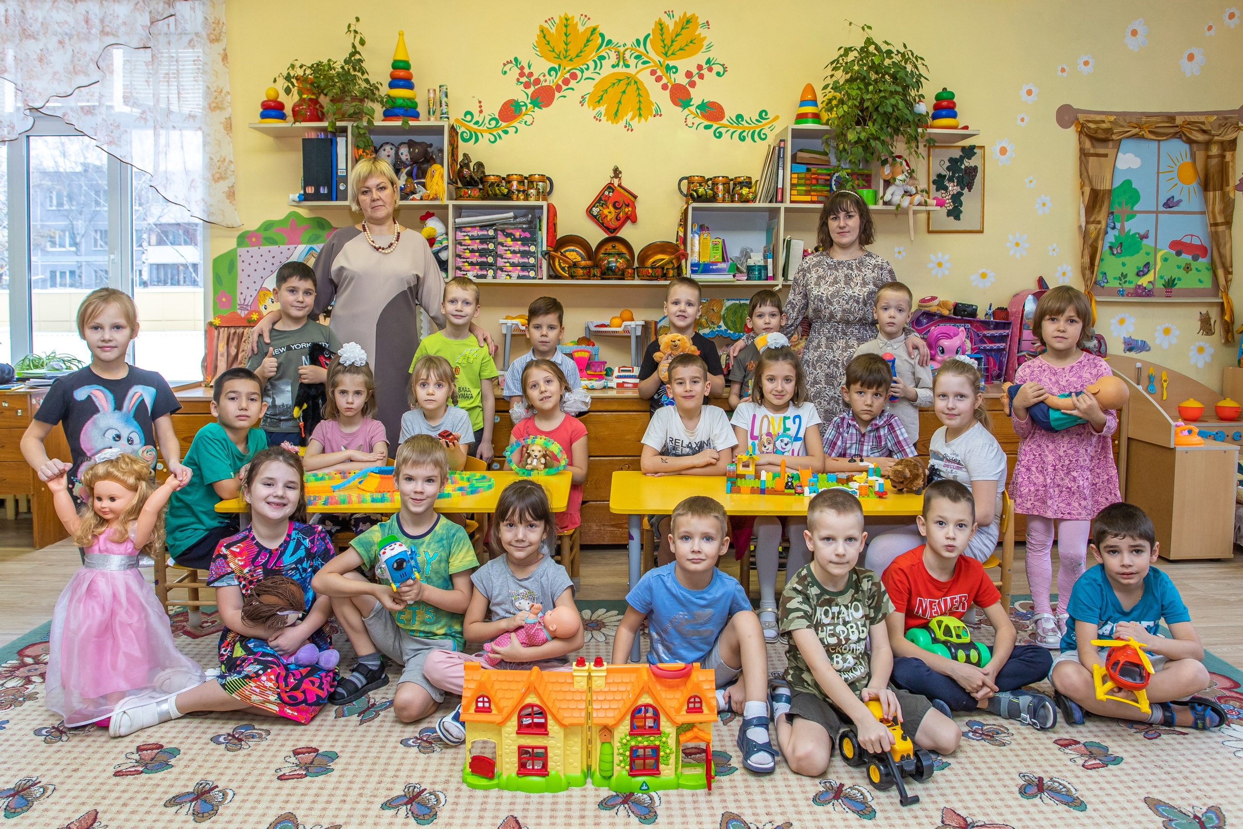 Сюжетные фотографии. Выпускные альбомы и фильмы