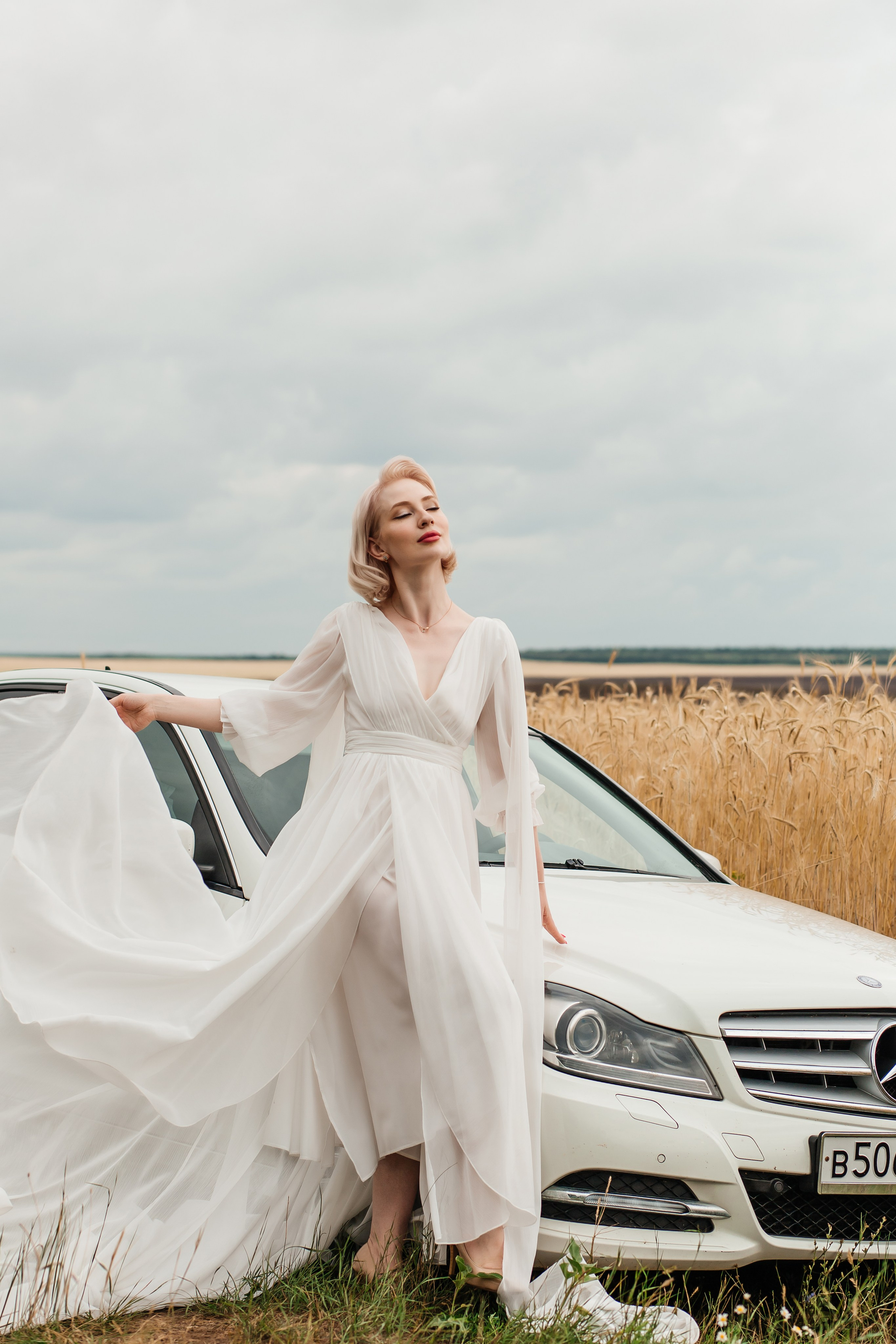 Александра фотосессия в поле. Женский фотограф в Оренбурге Ирина Заводчикова