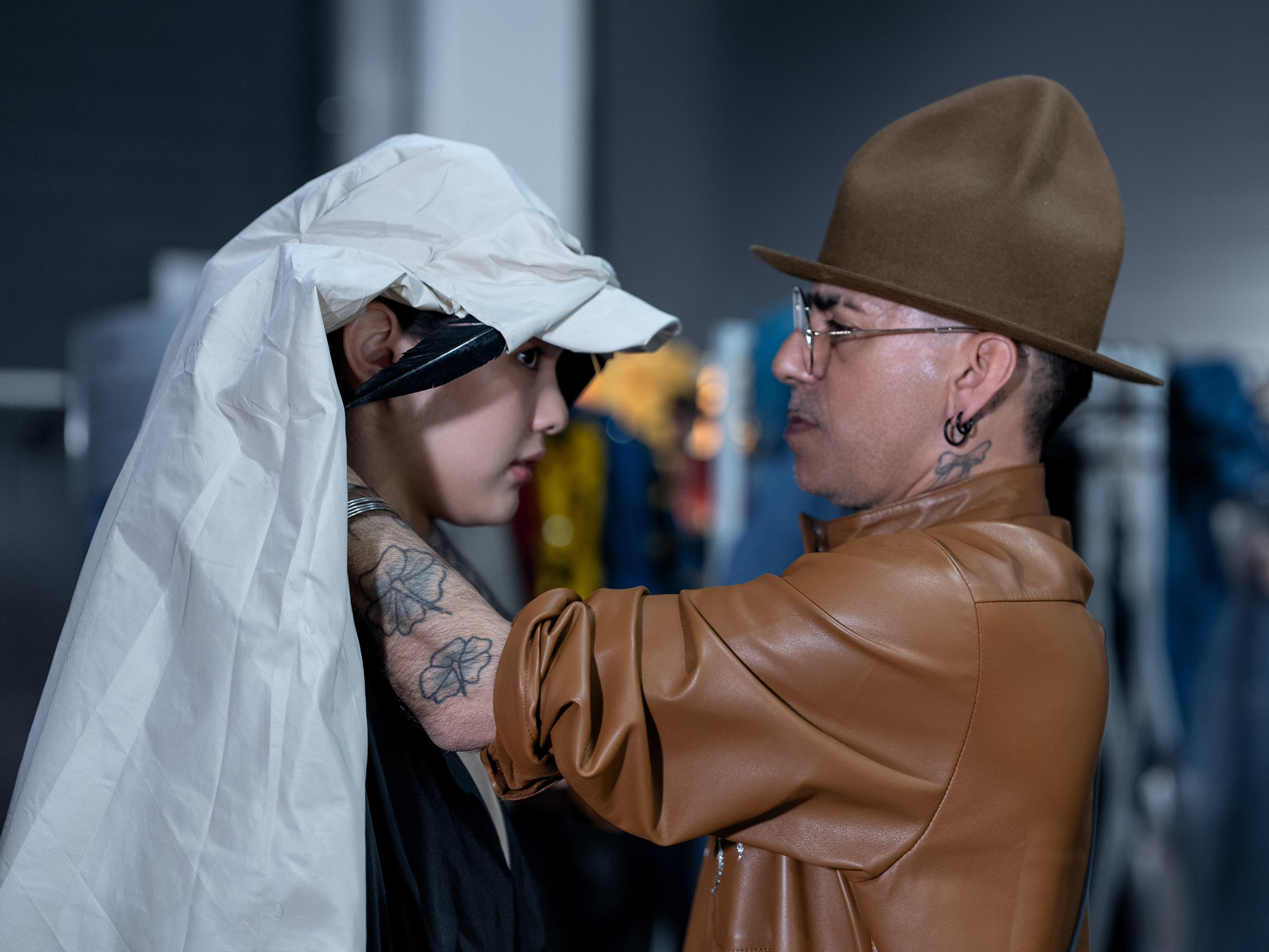 Visa Fashion Week Almaty Pre-Fall 2026 April Backstage Day 2. Сайт Алматинского НЮ АРТ, будуар и фэшн фотографа Дениса Карпенко