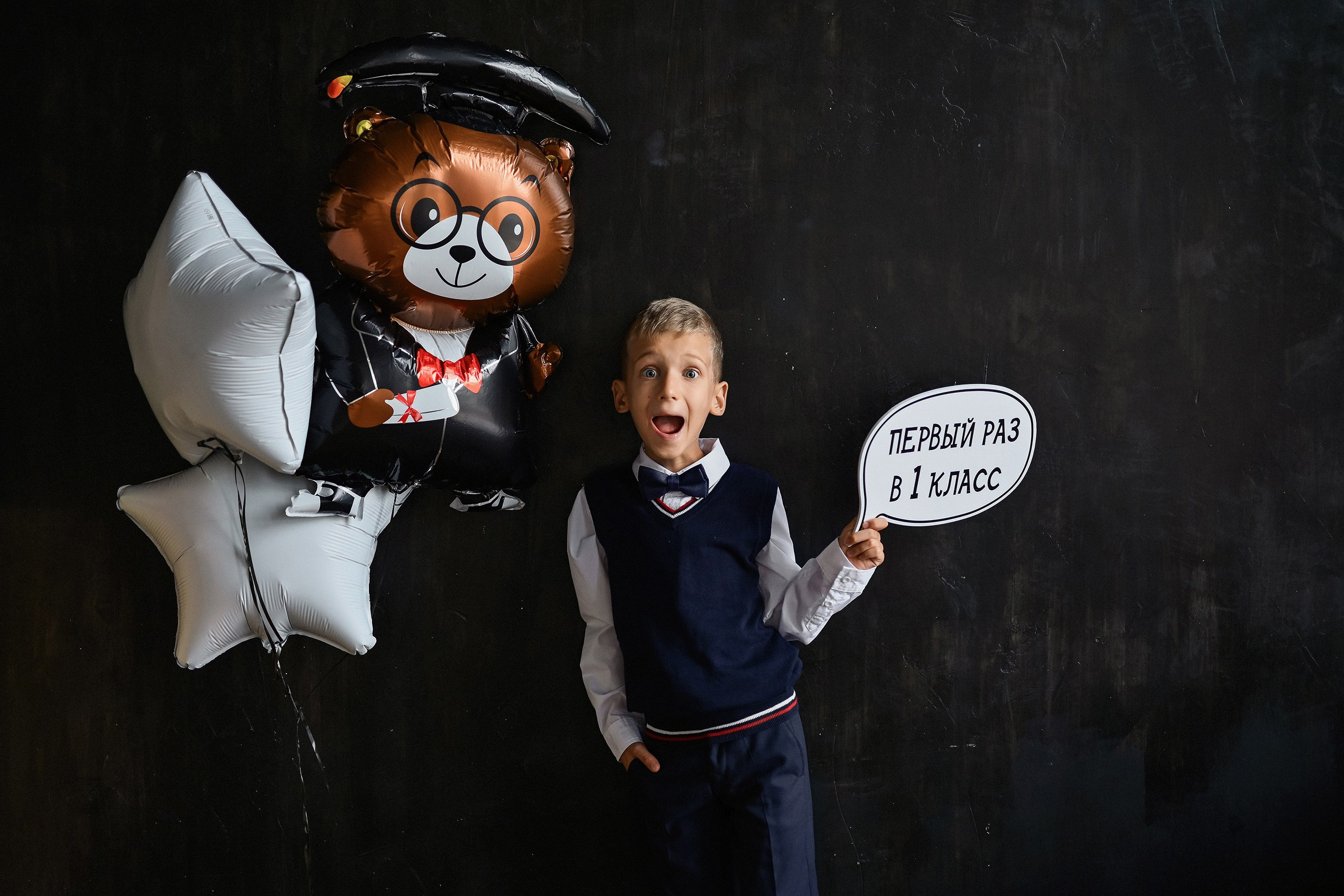 Фотосессия первоклассника перед школой на 1 сентября в Красноярске. 📸 Свадебный и семейный фотограф в Красноярске Тихомиров Евгений | 17 лет опыта | 800+ свадеб