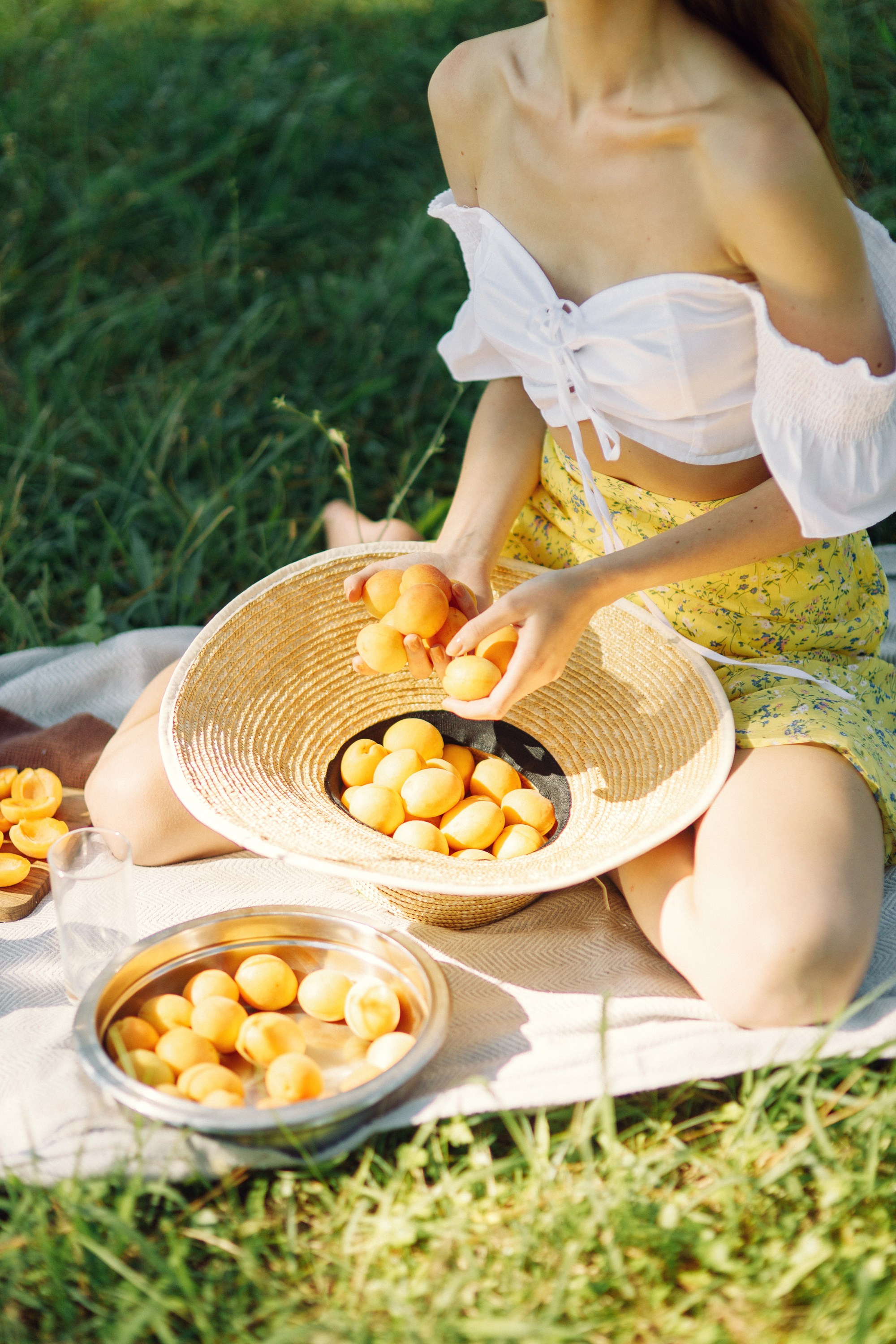 Фотосессия с абрикосами в Батуми