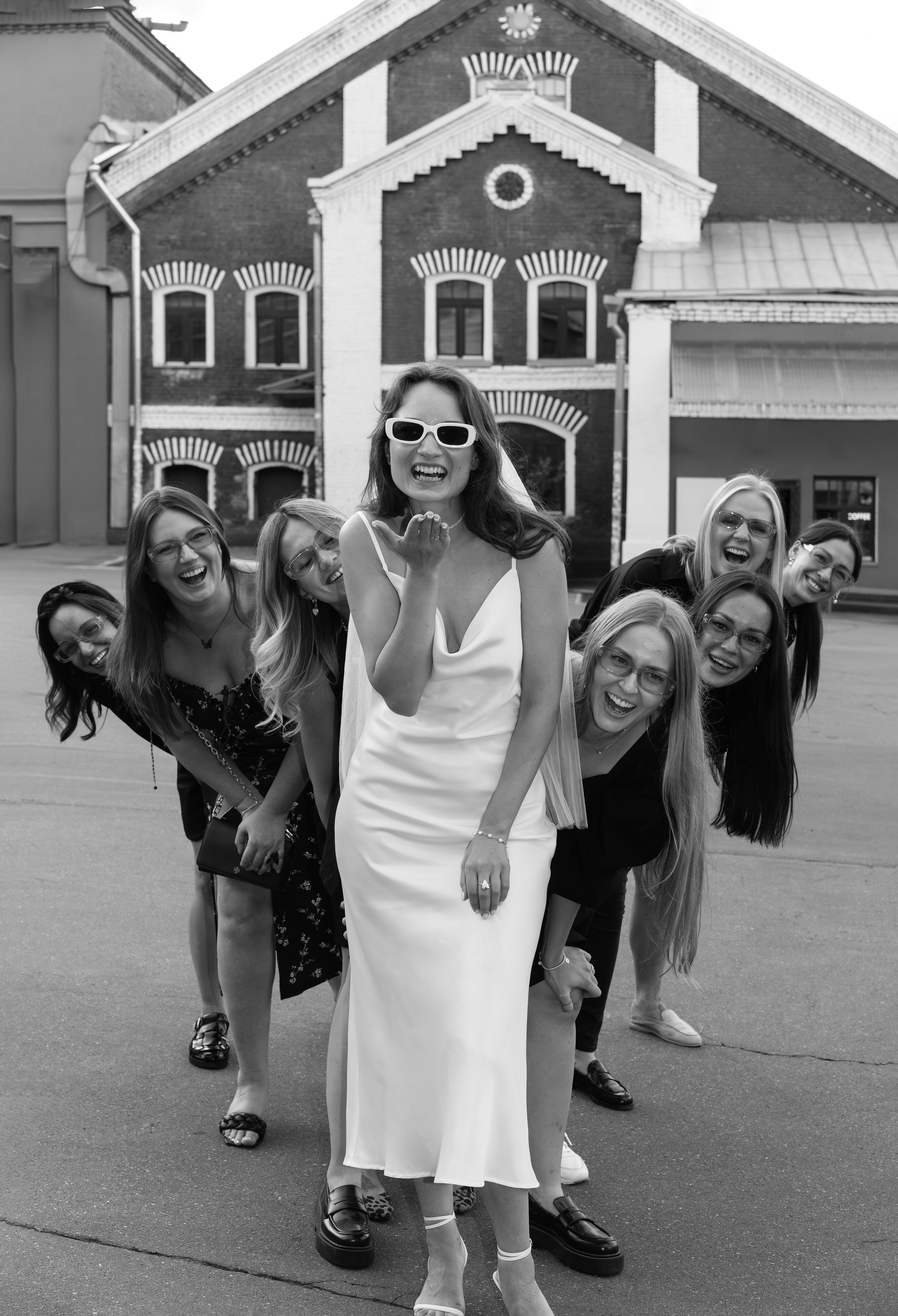 Chao, Khromova!. Главная