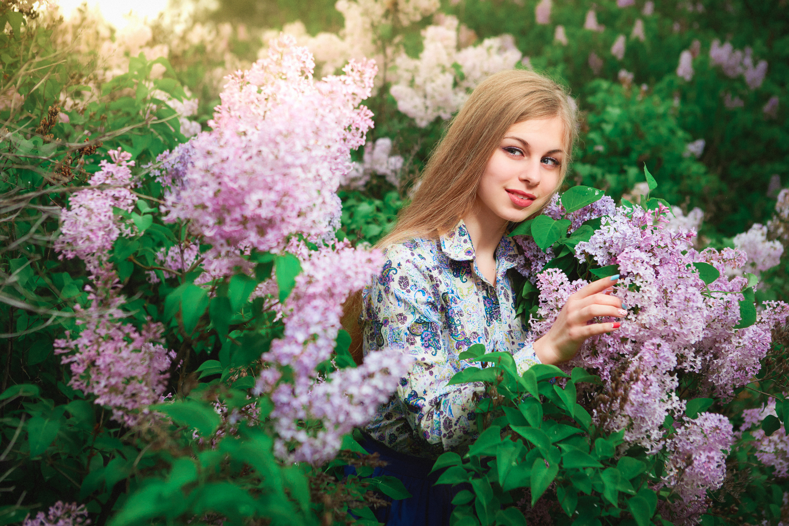 ФотографФотограф Андрей Лёвкин в городе Алчевске, Фотосессия с цветами, фотосессия в сирени, фотограф лнр Андрей Лёвкин в городе Алчевске, Фотосессия с цветами