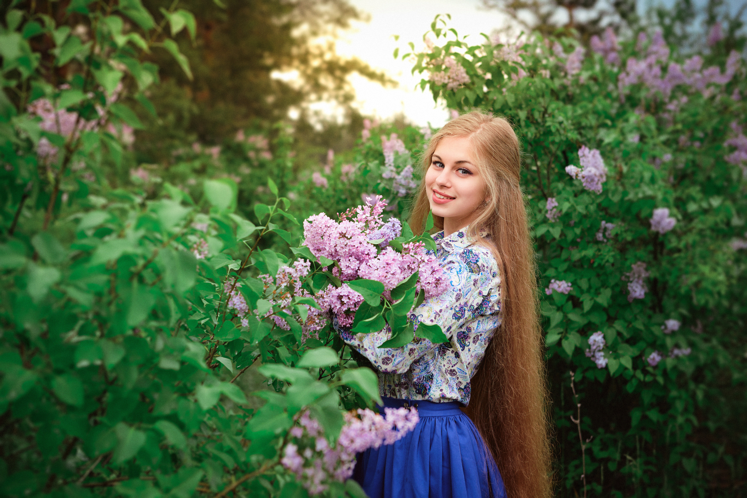 Фотограф Андрей Лёвкин в городе Алчевске, Фотосессия с цветами, фотосессия в сирени, фотограф лнр