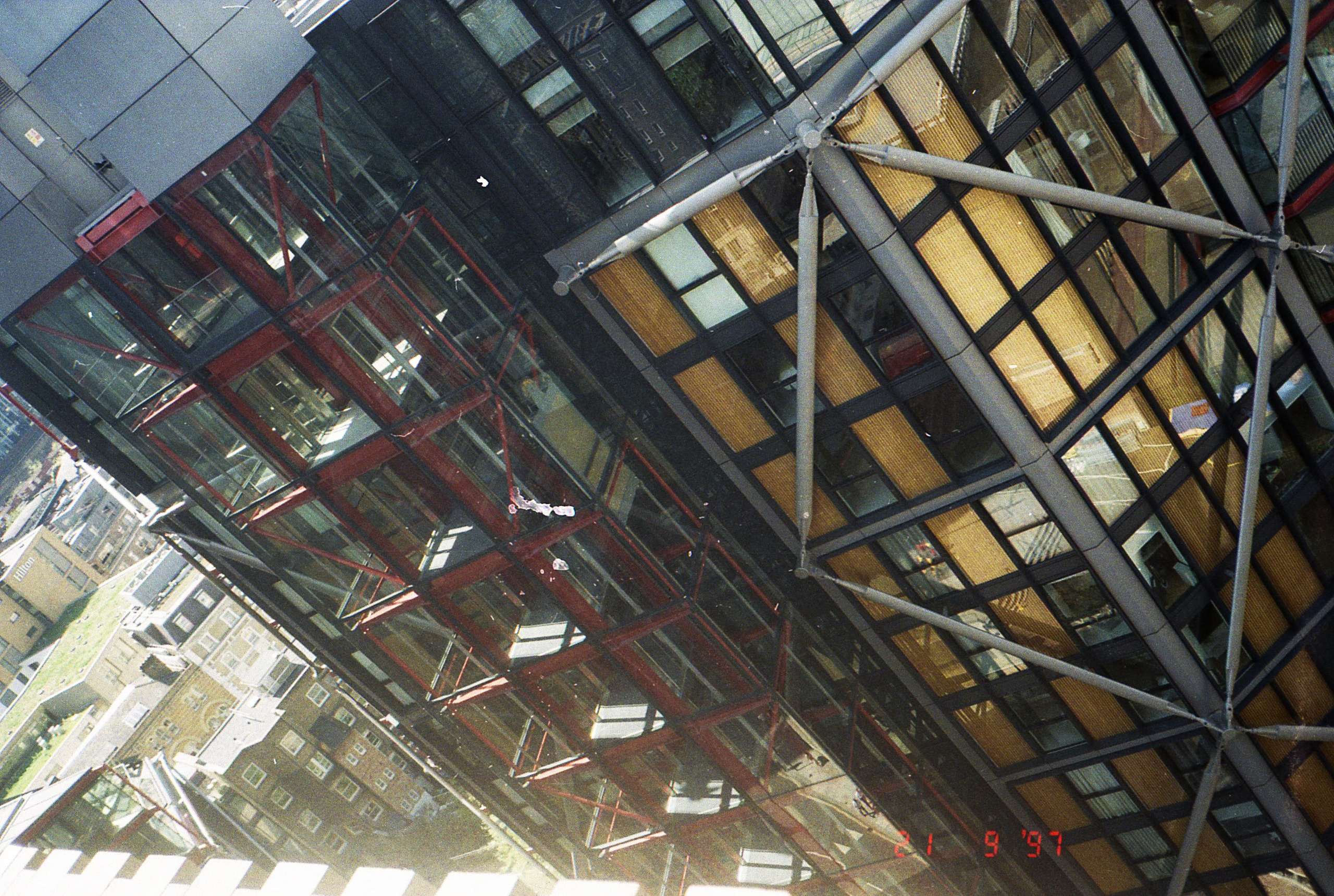 Analog London. Iraogo