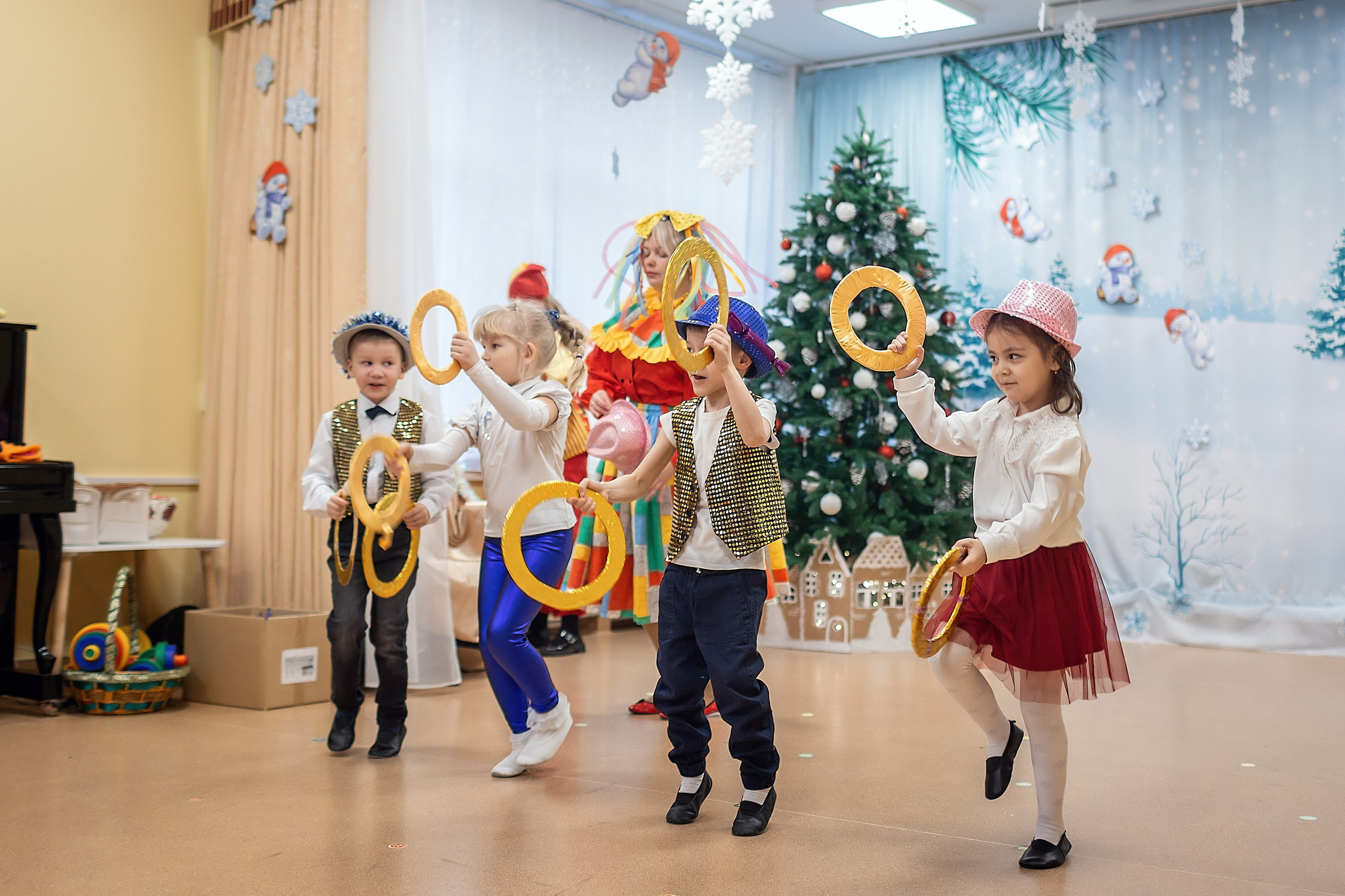 Утренник_"Веселый балаганчик» 2024. Семейный фотограф в Санкт-Петербурге