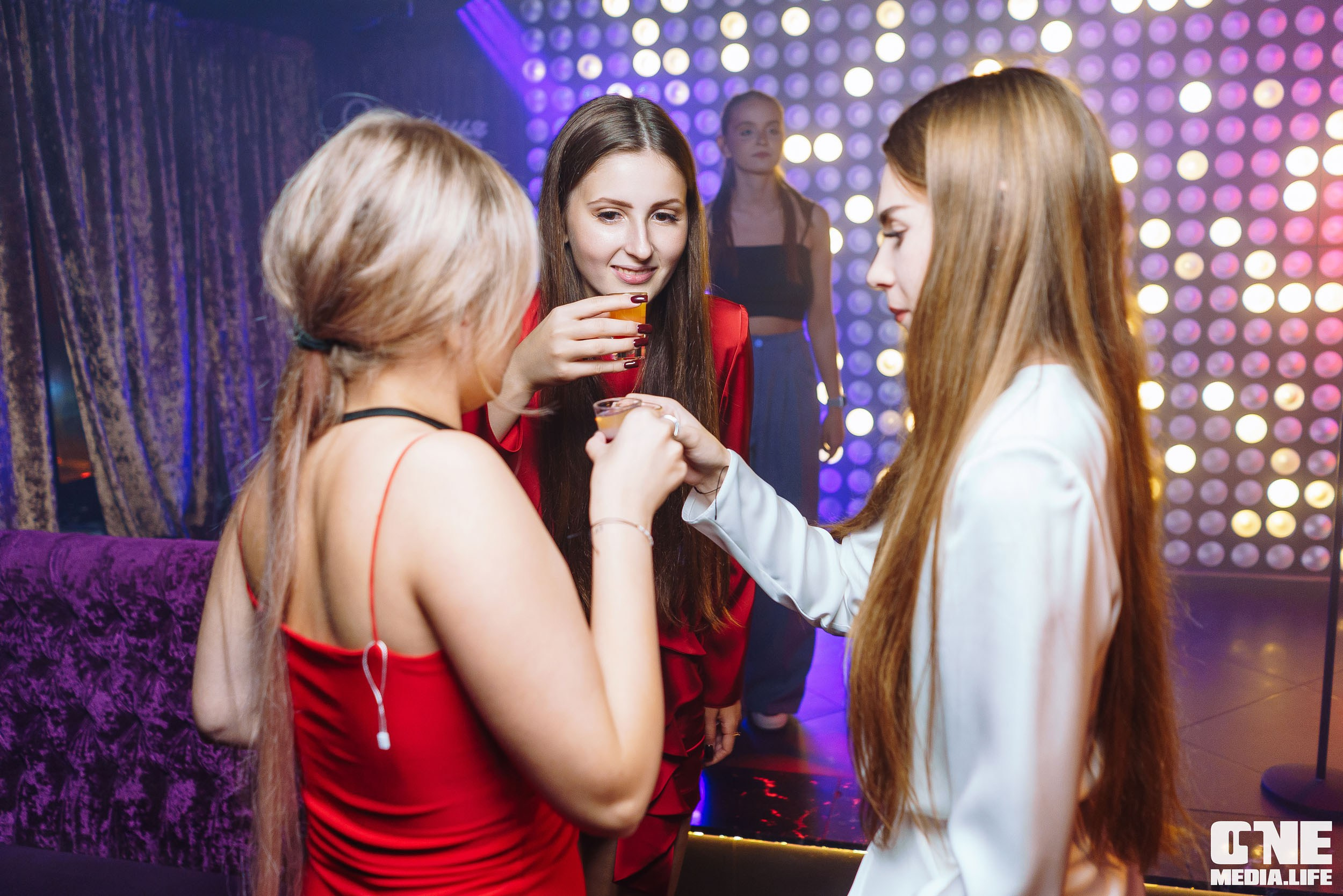 Фоторепортаж из караоке-клуба Эйфория. One Media Life: фоторепортажи, фотоотчеты с мероприятий и заведений