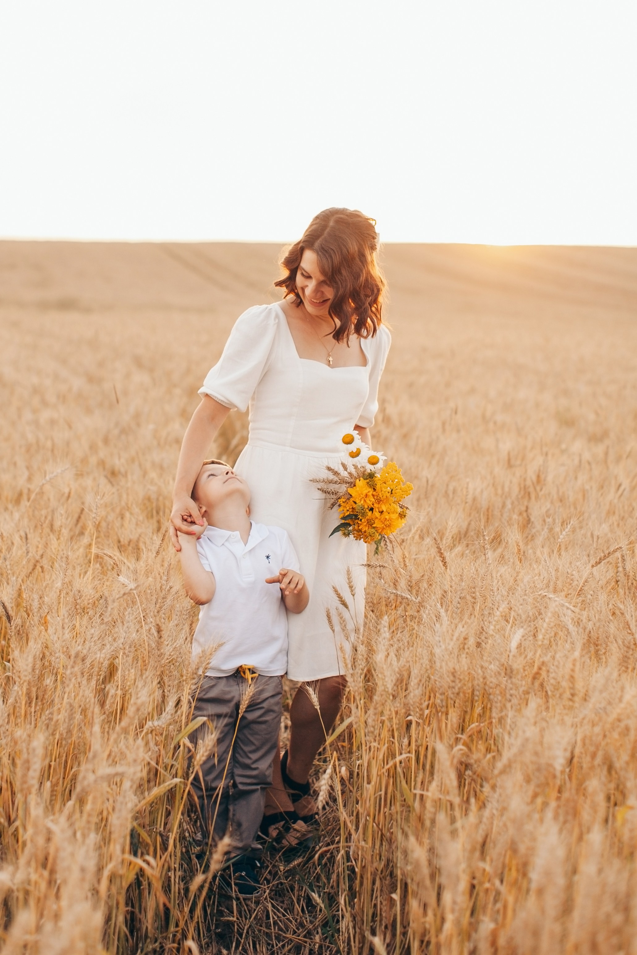 Семейная фотосессия в поле на закате. Фотограф Ольга Ефремова