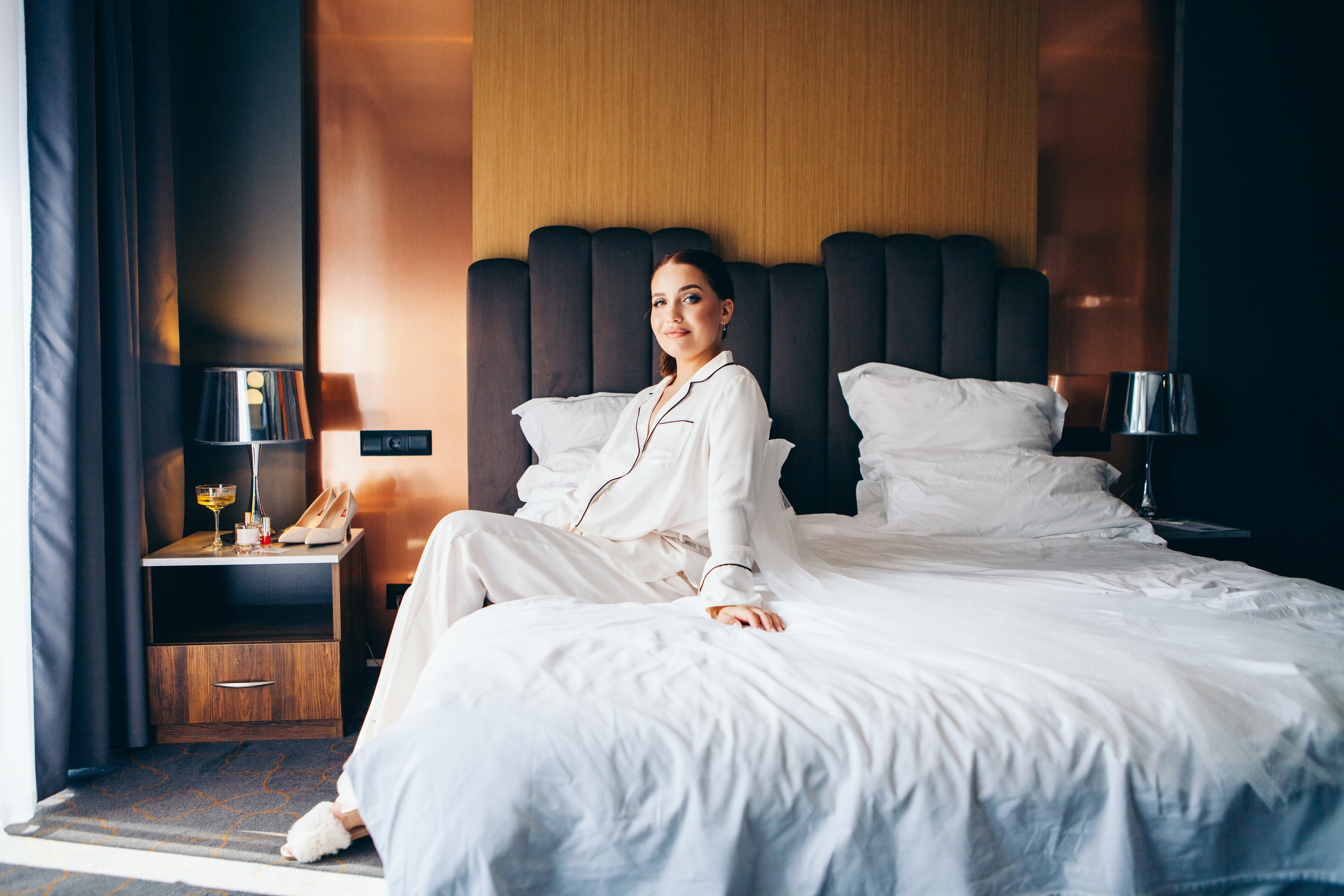 Свадебная фотосессия в отеле hartwell hotel и на патриарших прудах. Фотограф Ольга Ефремова