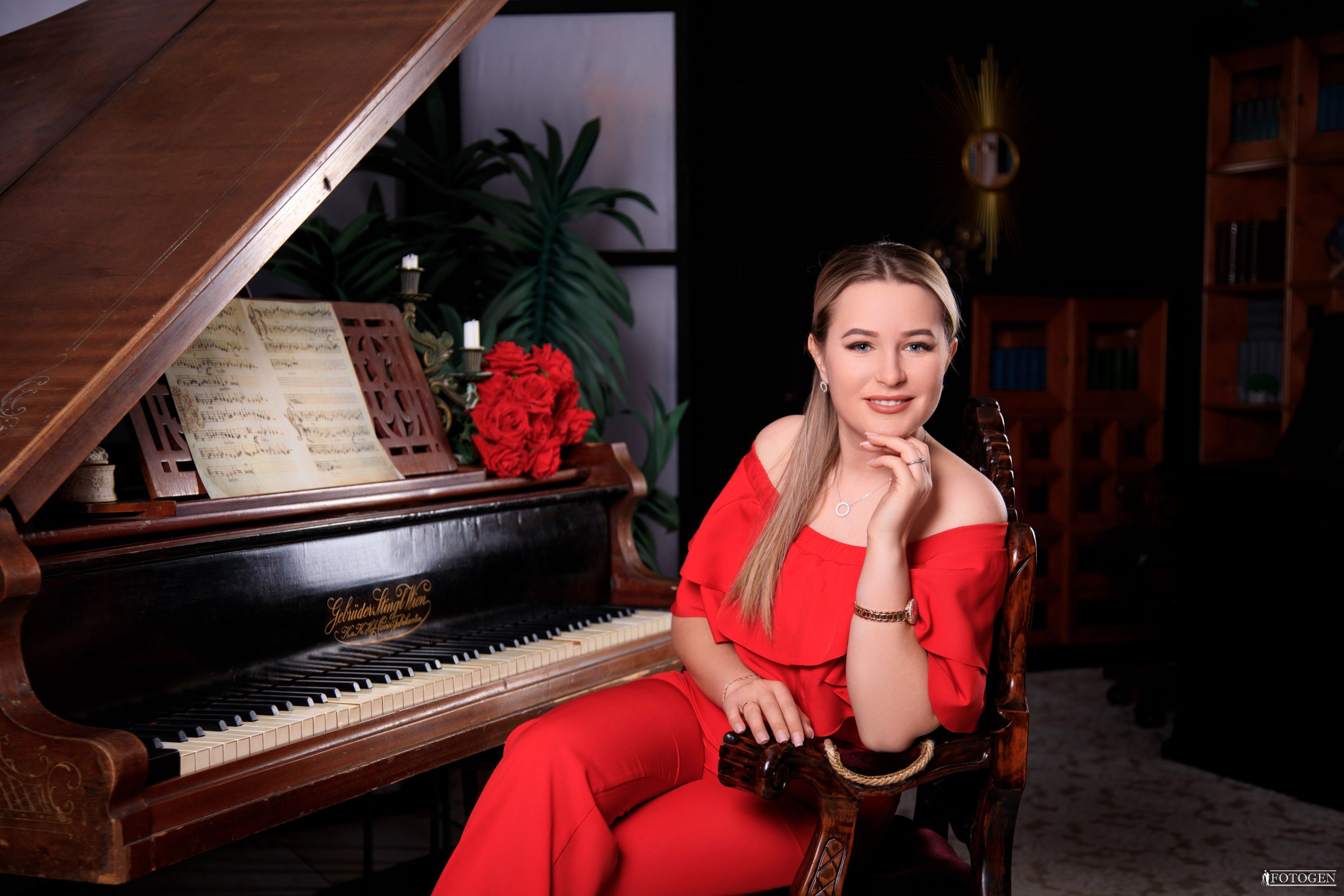 Гармония зрелости: Фотосессии для уверенных в Fotogen. Интерьерная фотостудия FOTOGEN г. Краснодар