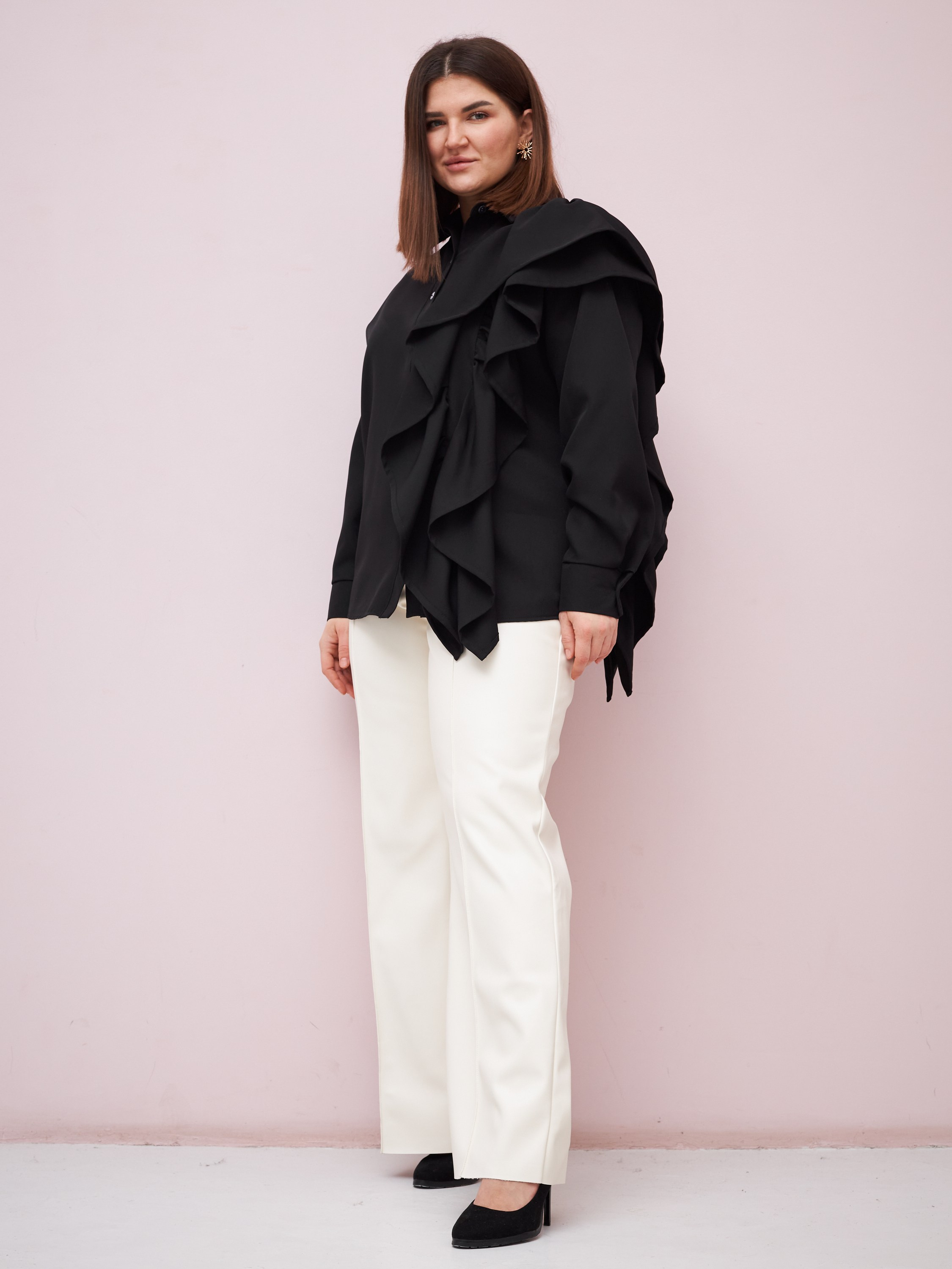 Фотосъемка рубашек с воланами Екатеринбург Wildberries ВБ Ozon Озон фотосессия одежды Екб заказать цена фотосъемка товара WB блузки Екб. Фотограф Екатеринбург Анастасия Жерновская | Маркетплейсы и нейрофото